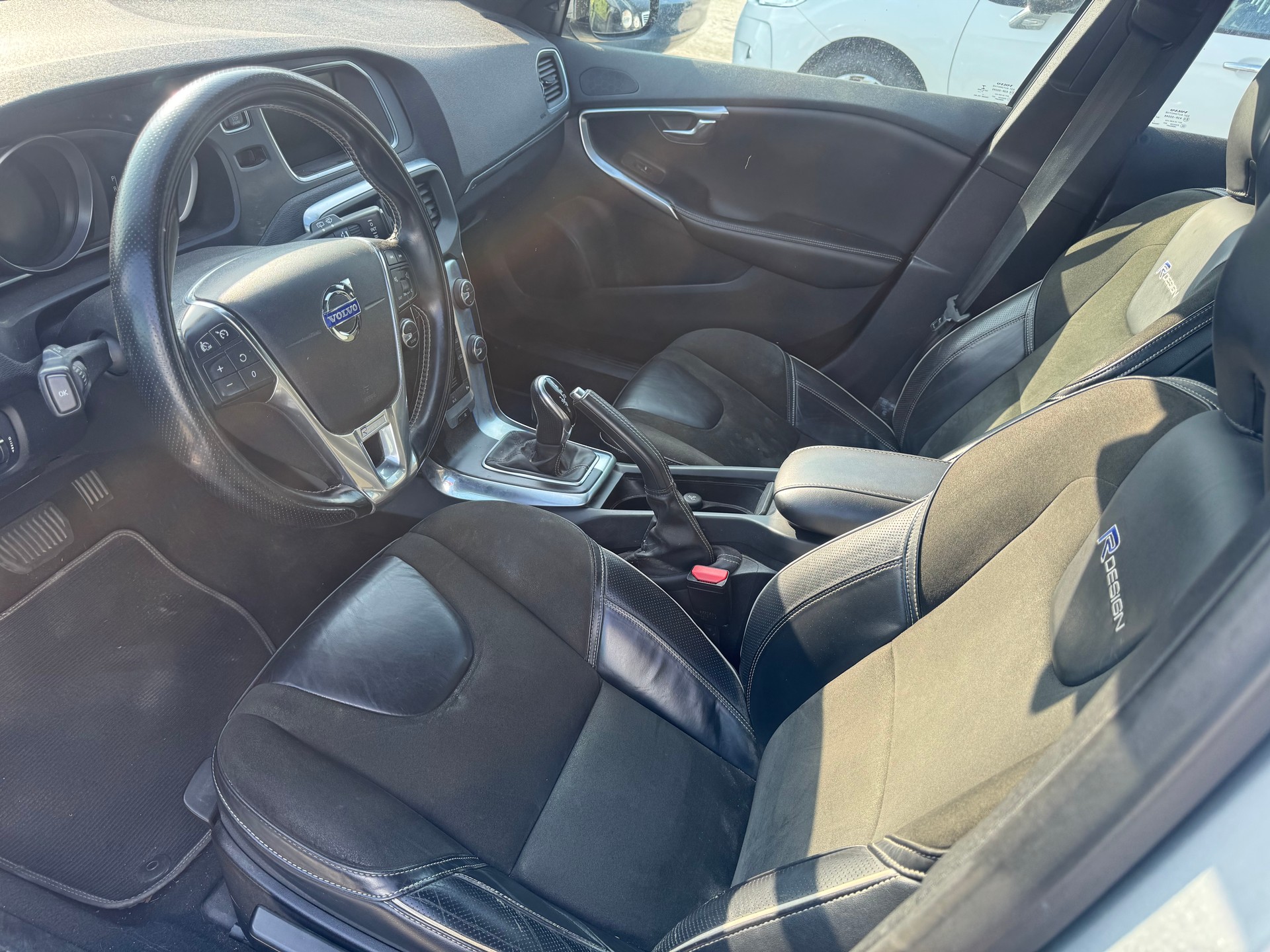 VOLVO V40 T4 R-Design Powershift-image-8