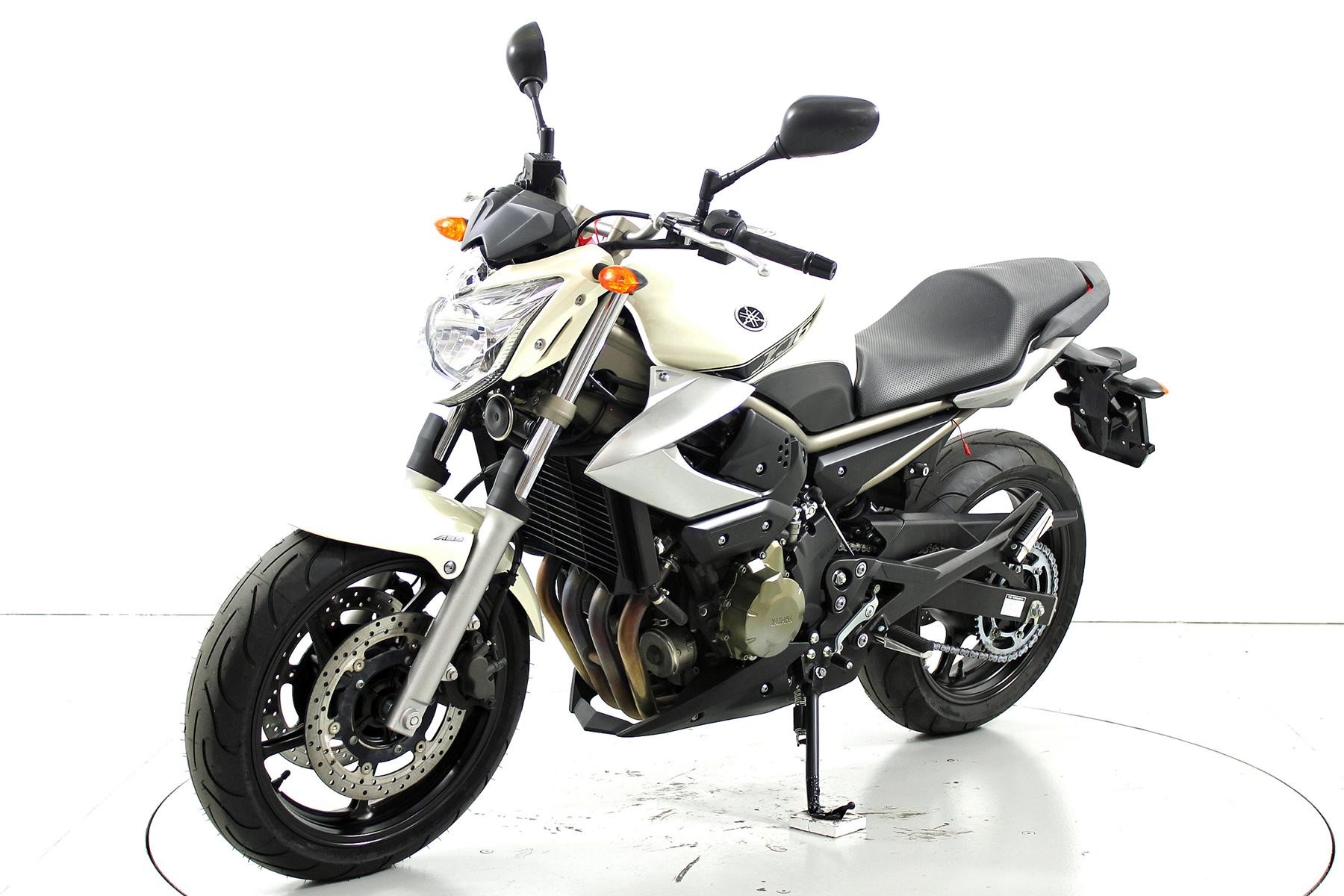 YAMAHA XJ6N ABS-showroom-element-2