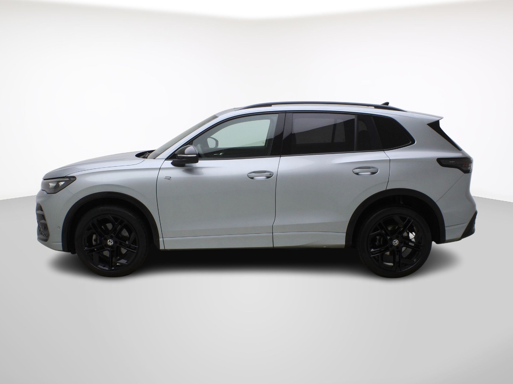 VW Tiguan 2.0 TSI DSG R-Line Black Style 4Motion-image-2