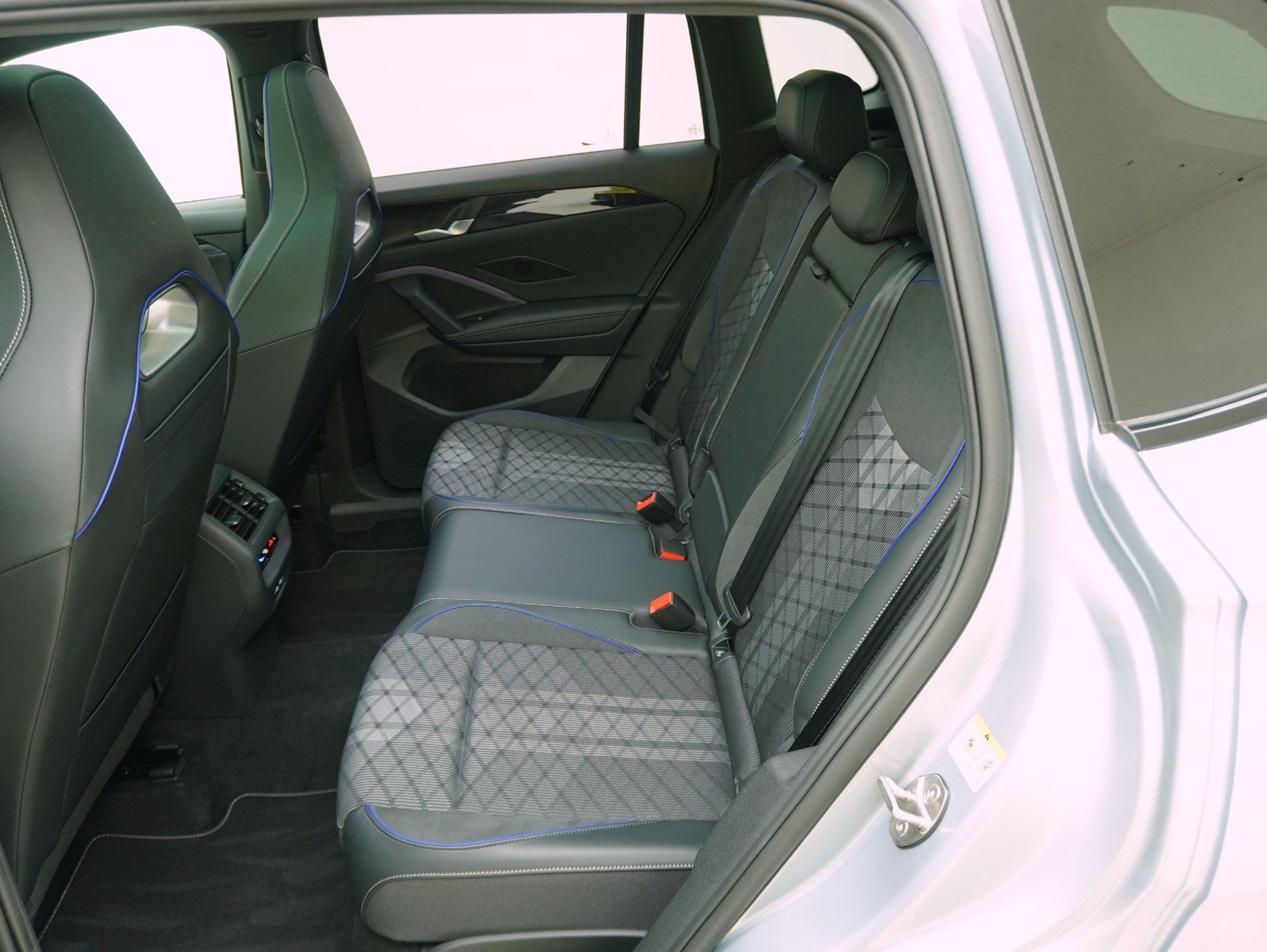 VW Tiguan 2.0 TSI DSG R-Line Black Style 4Motion-image-11