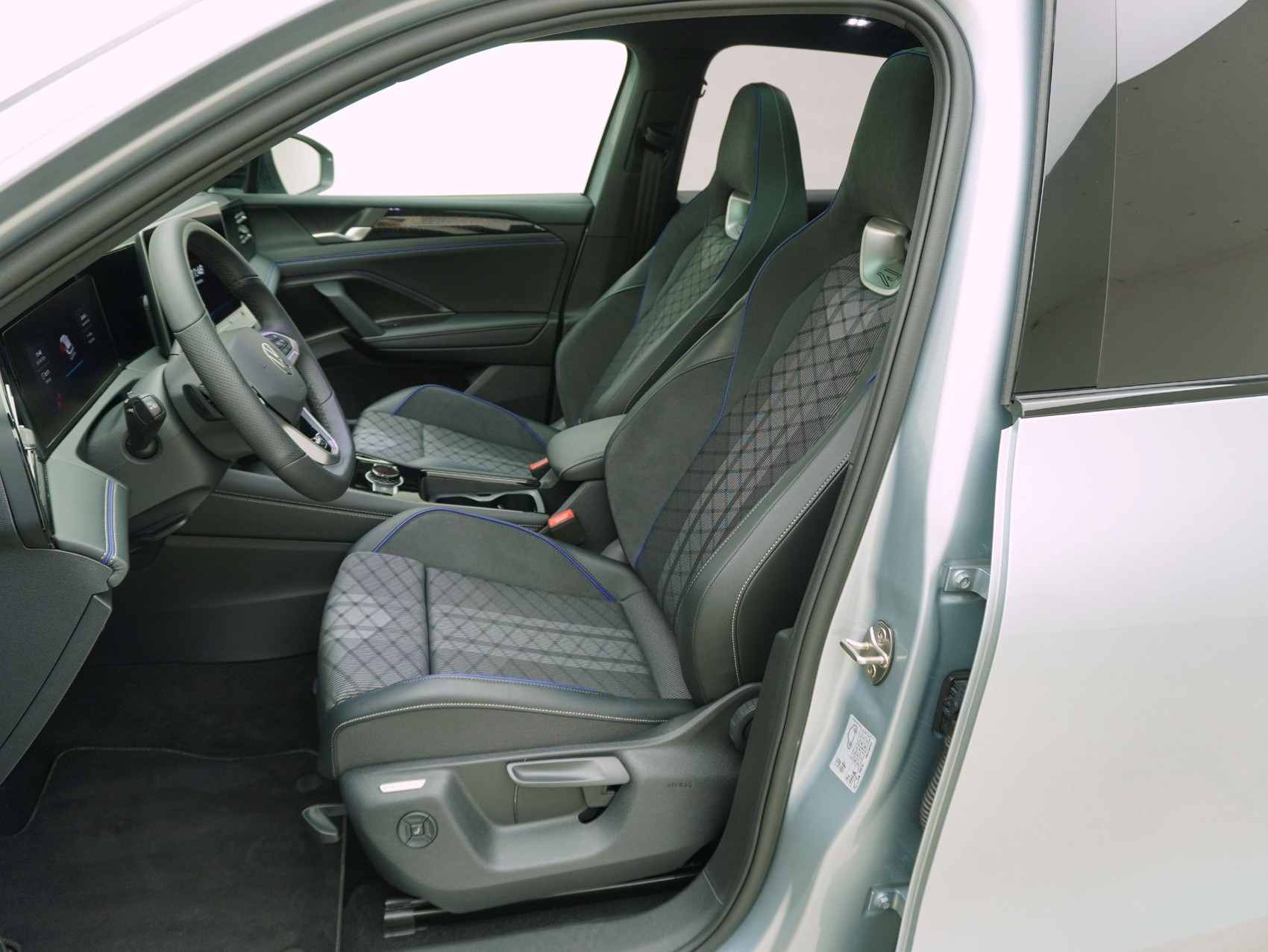 VW Tiguan 2.0 TSI DSG R-Line Black Style 4Motion-image-9