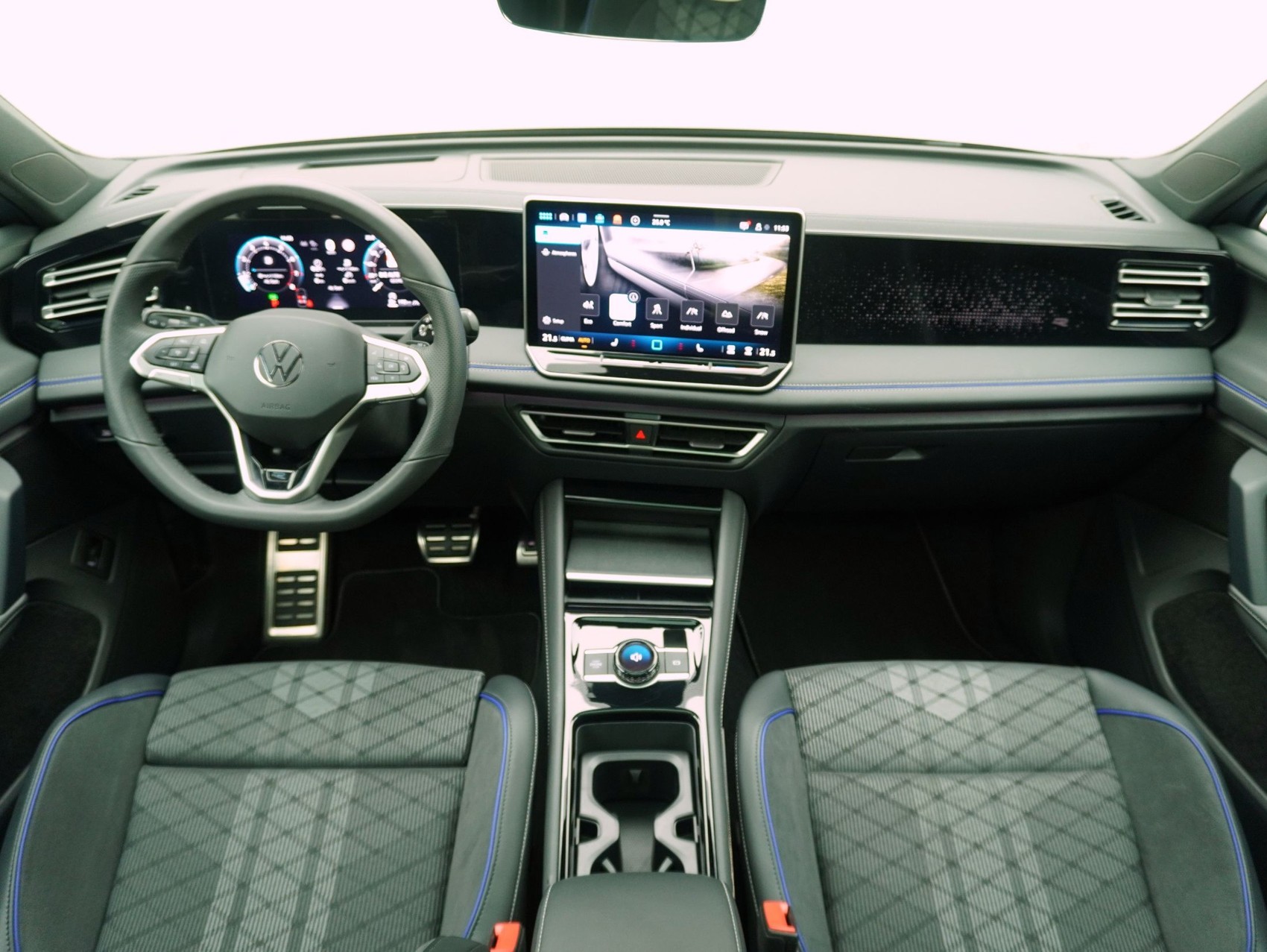 VW Tiguan 2.0 TSI DSG R-Line Black Style 4Motion-image-14