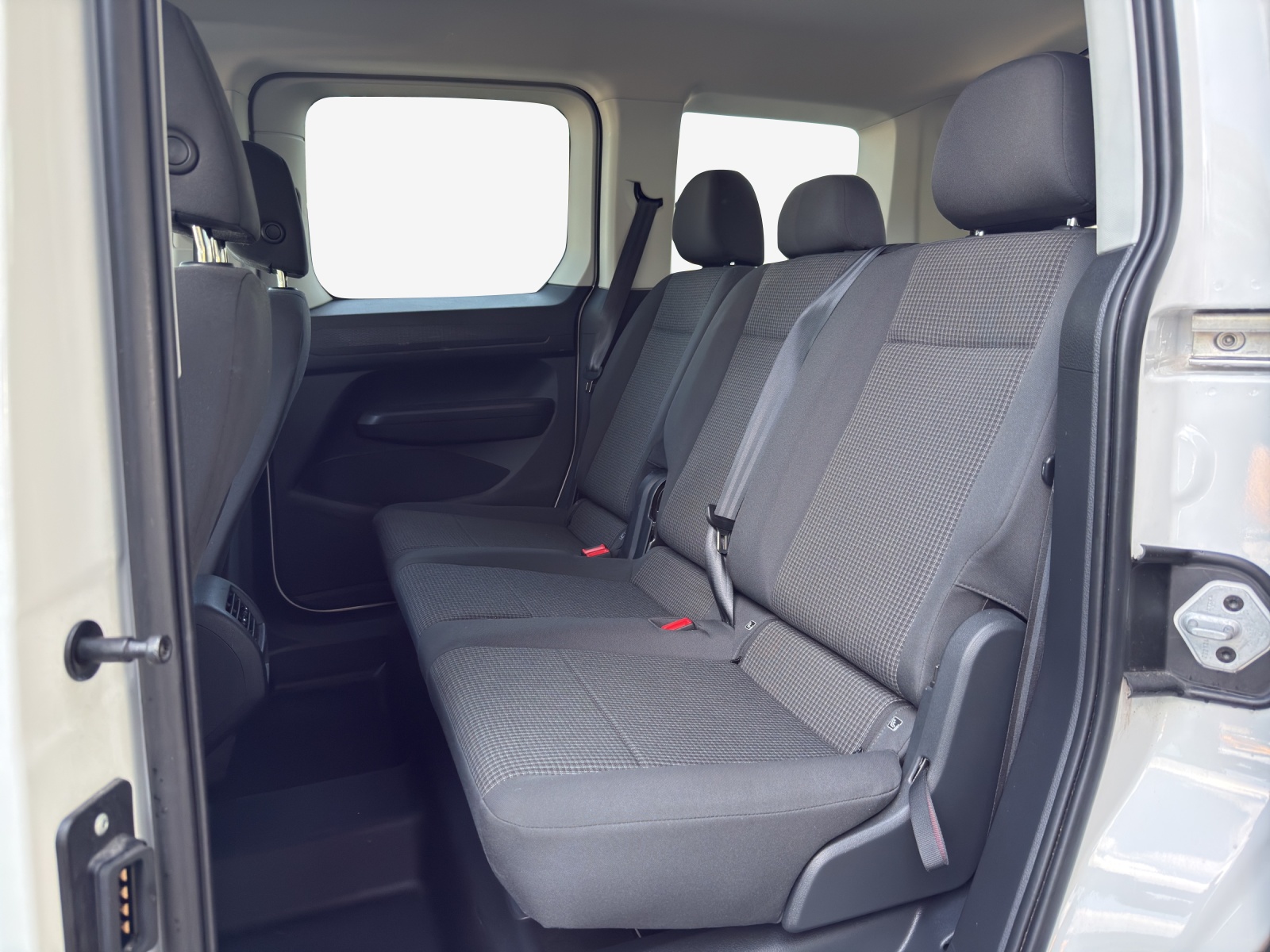 VW Caddy 2.0 TDI-image-11