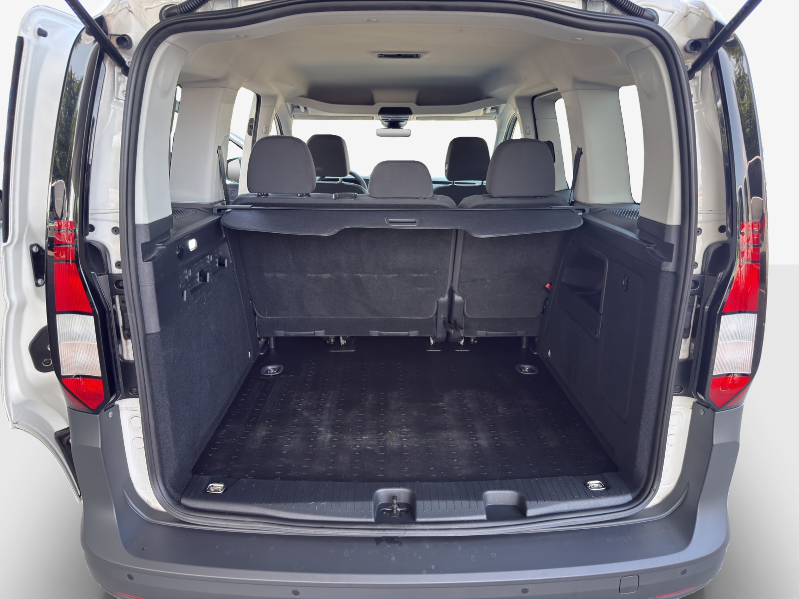 VW Caddy 2.0 TDI-image-12