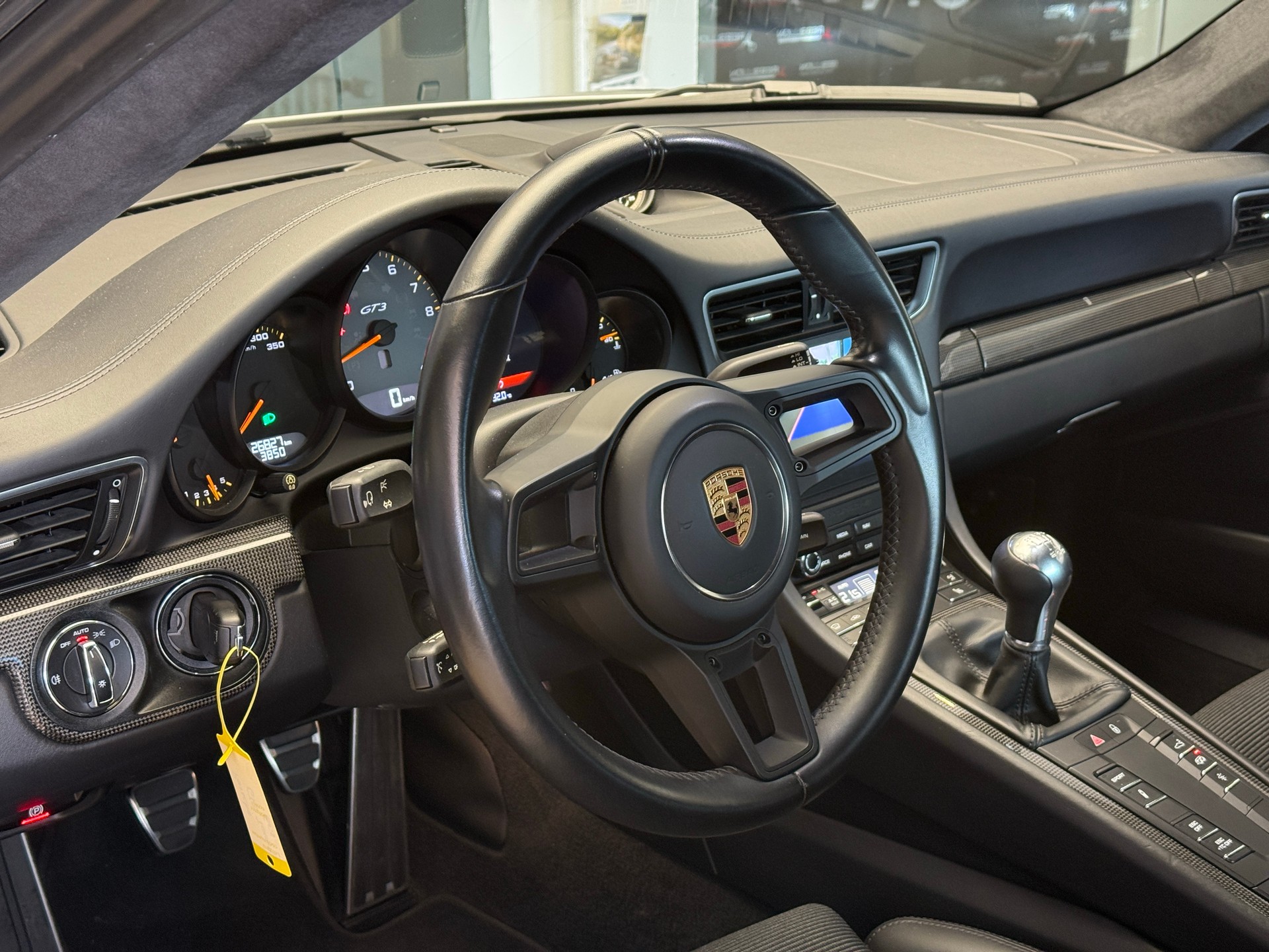 PORSCHE 911 GT3-image-15