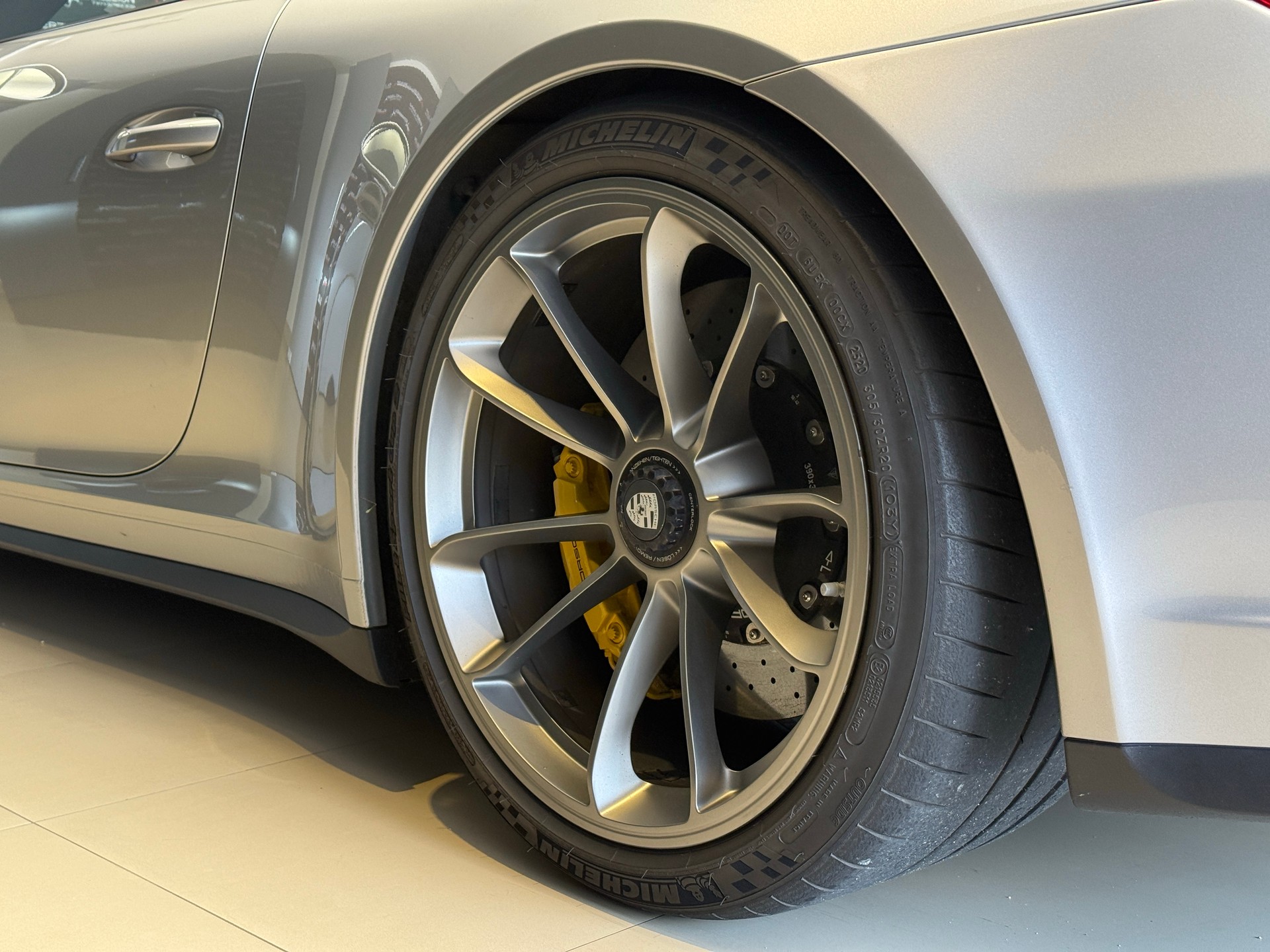 PORSCHE 911 GT3-image-13