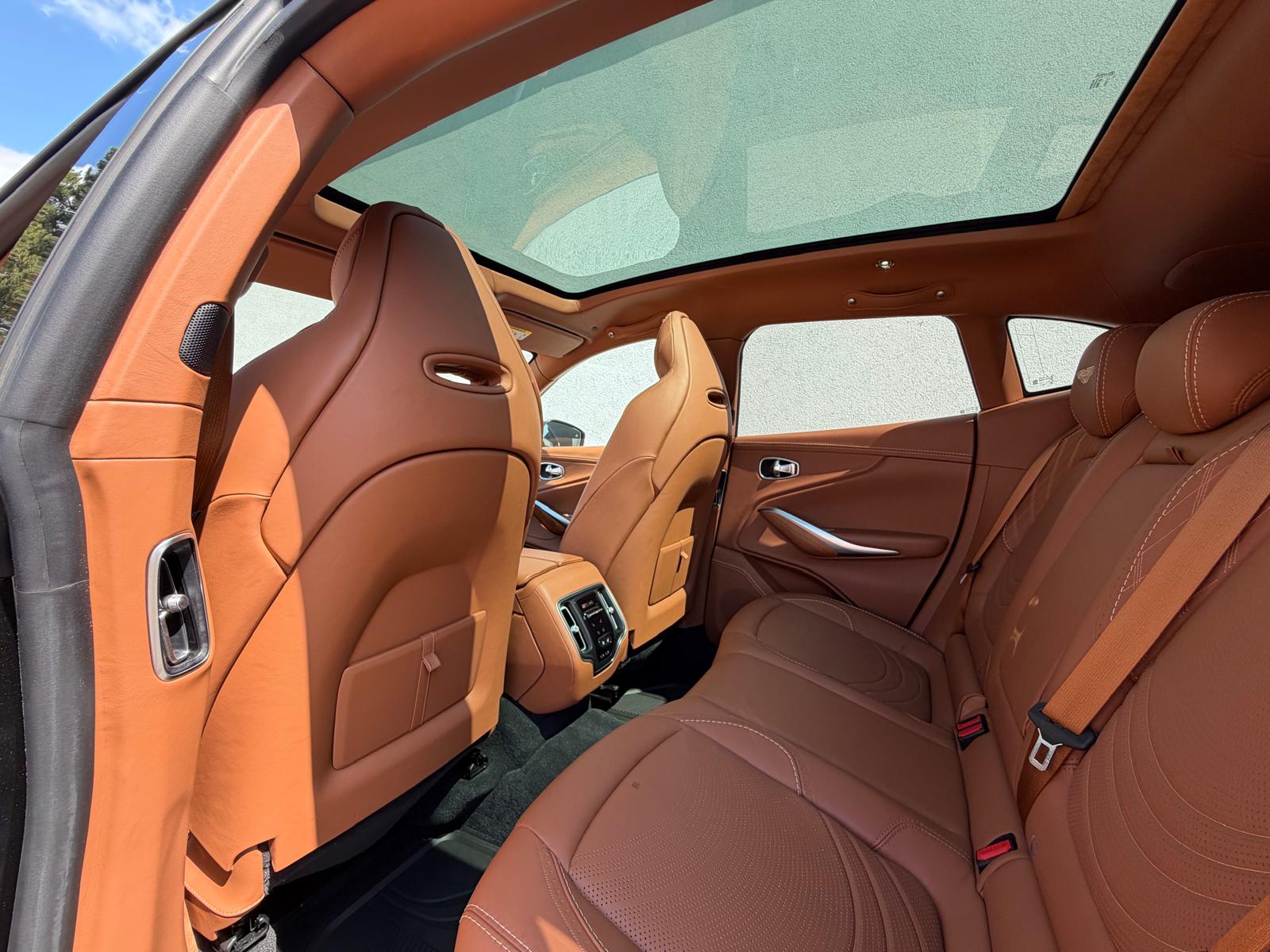 ASTON MARTIN DBX 4.0 V8-image-10