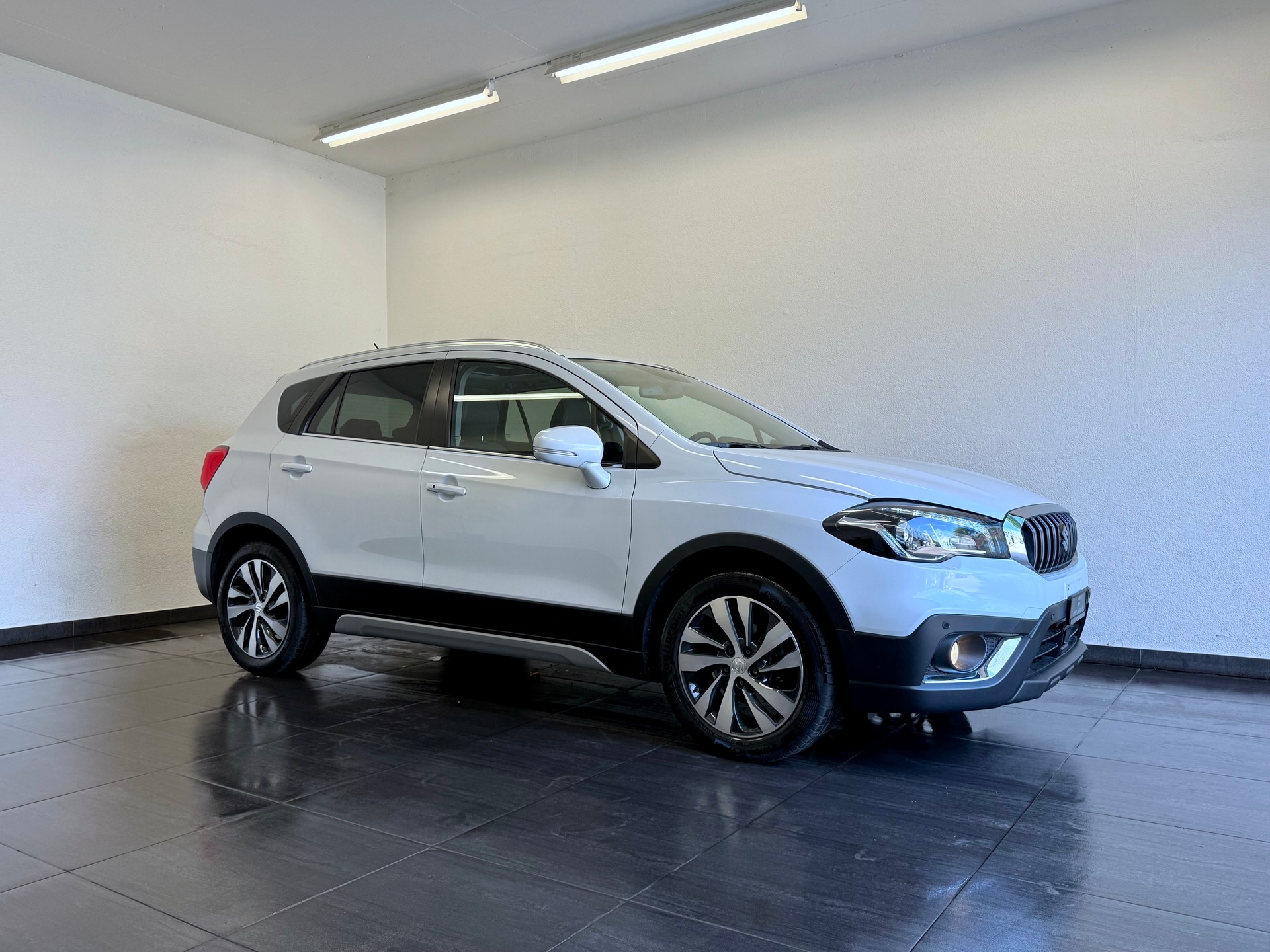SUZUKI S-Cross-image-0