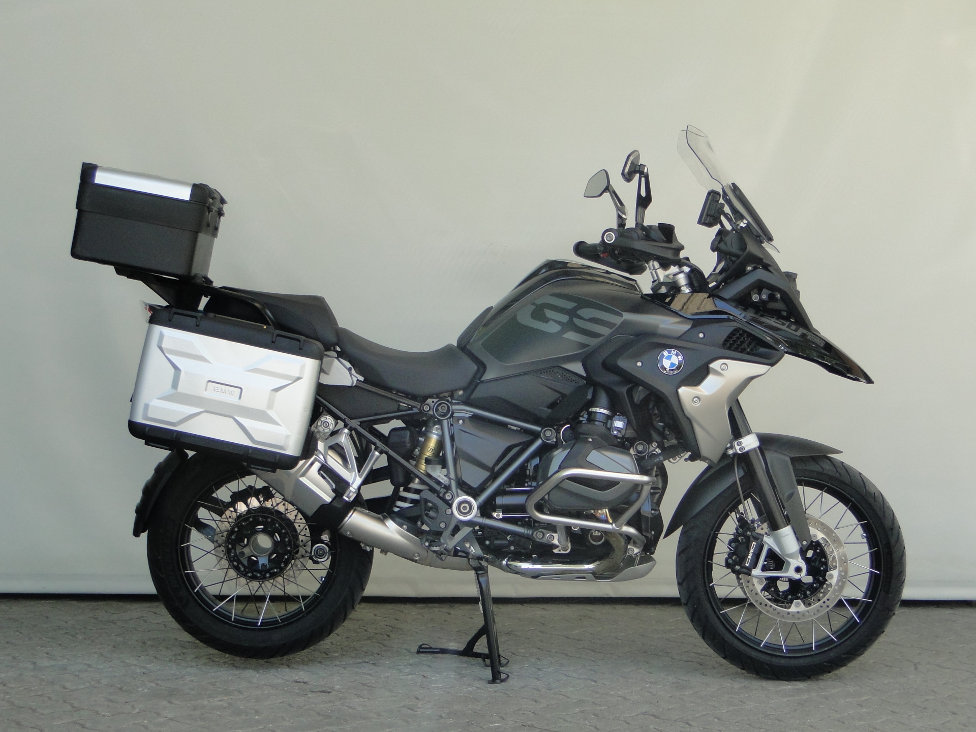 BMW R 1250 GS Triple Black-showroom-element-1