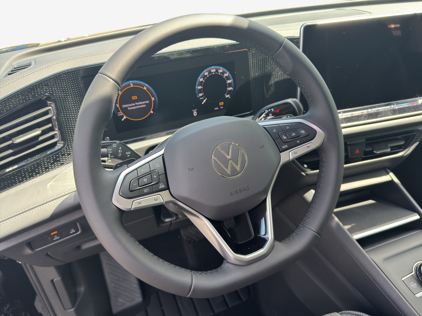 VW Tiguan 2.0 TDI SCR Life DSG-image-9