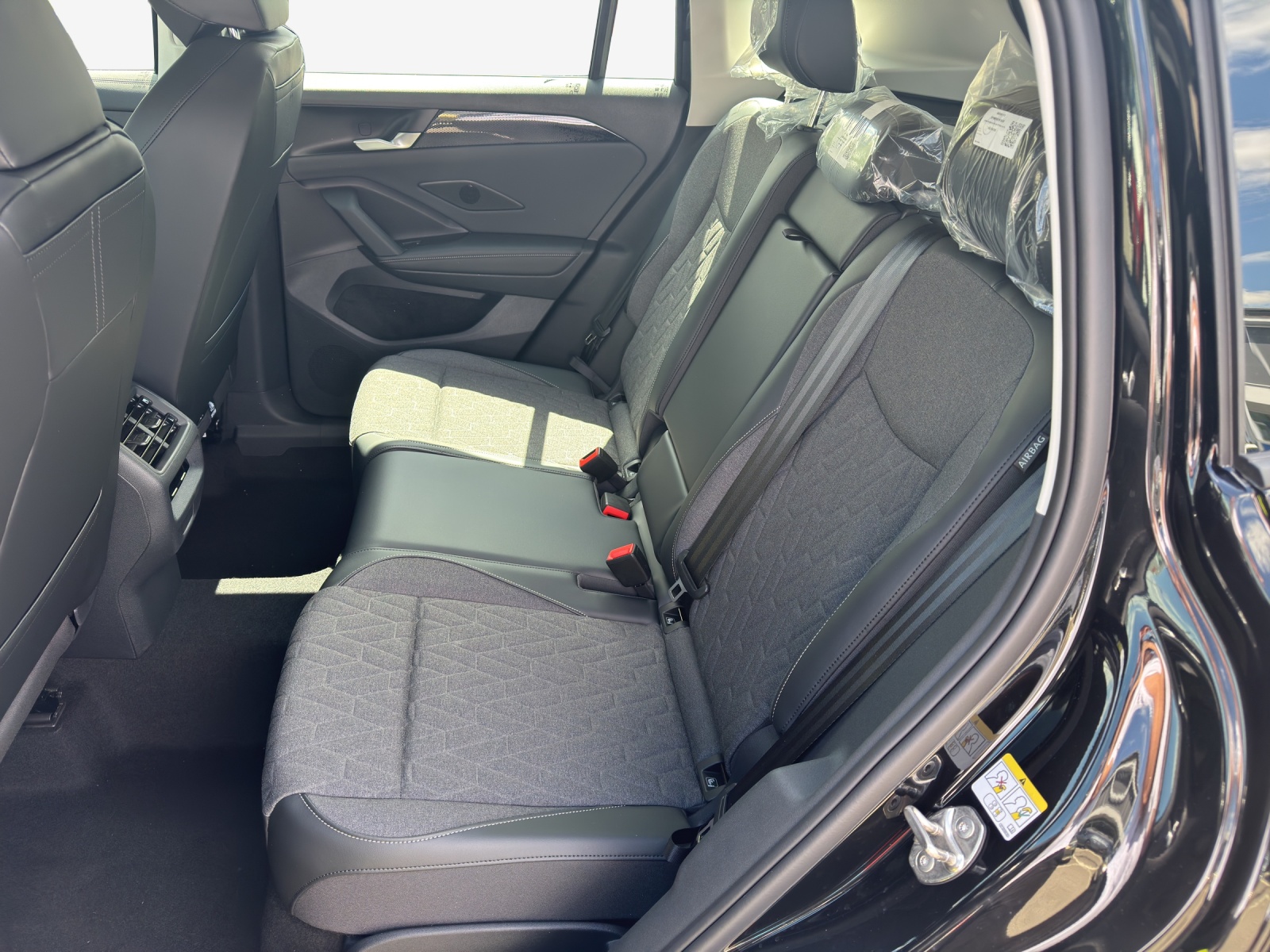 VW Tiguan 2.0 TDI SCR Life DSG-image-11