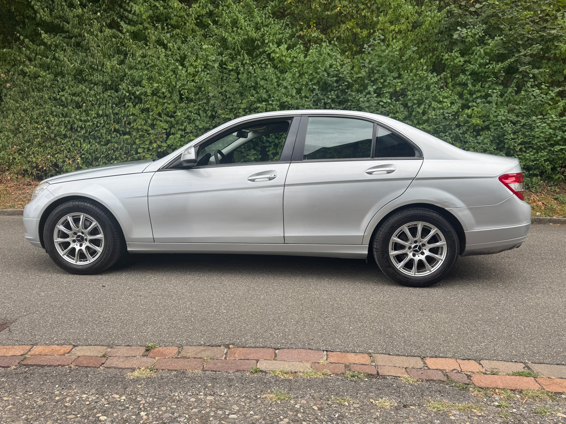 MERCEDES-BENZ C 180 Kompressor Avantgarde Sport Edition-image-5