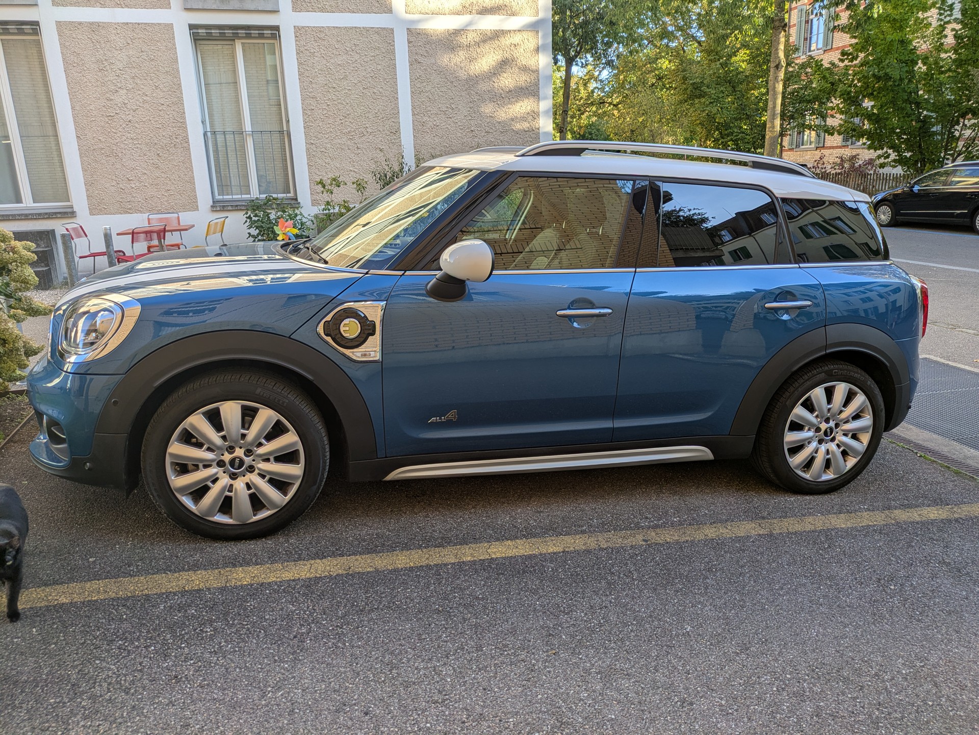 MINI 1.5i Cooper S E ALL4-image-0