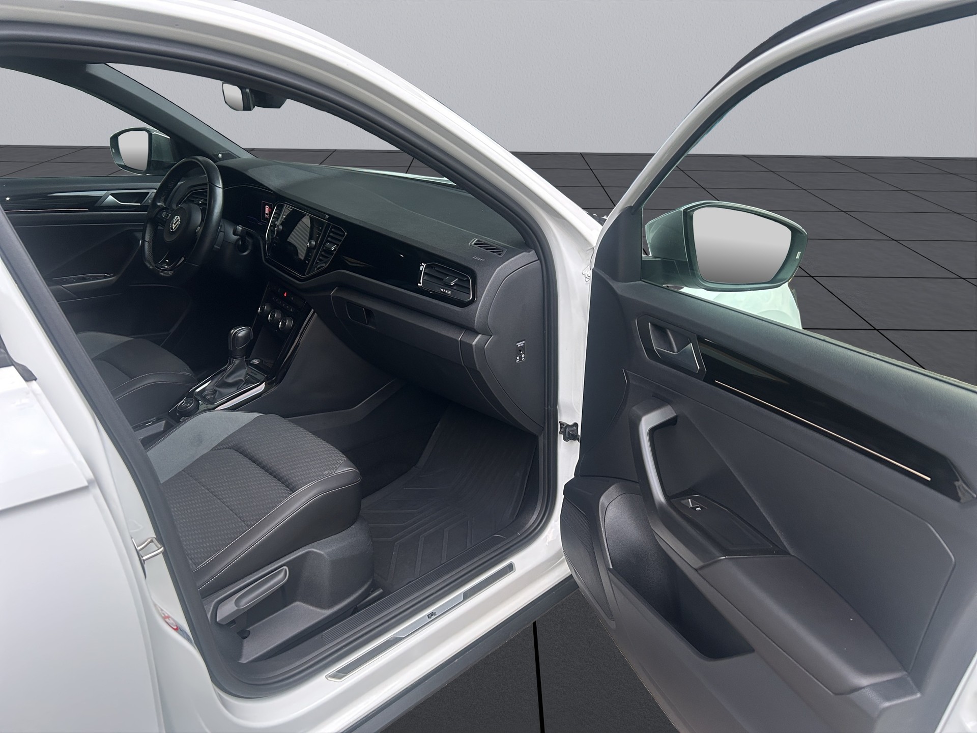 VW T-Roc 2.0 TSI R DSG 4Motion-image-13