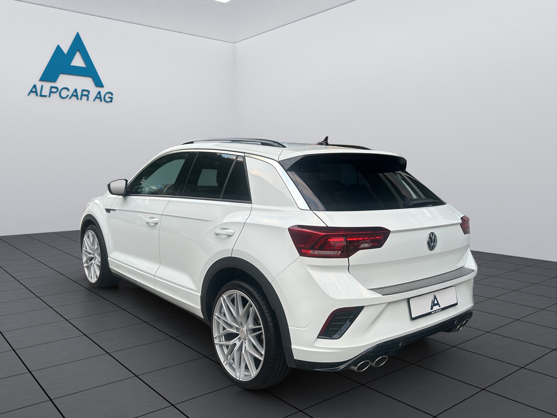 VW T-Roc 2.0 TSI R DSG 4Motion-image-4