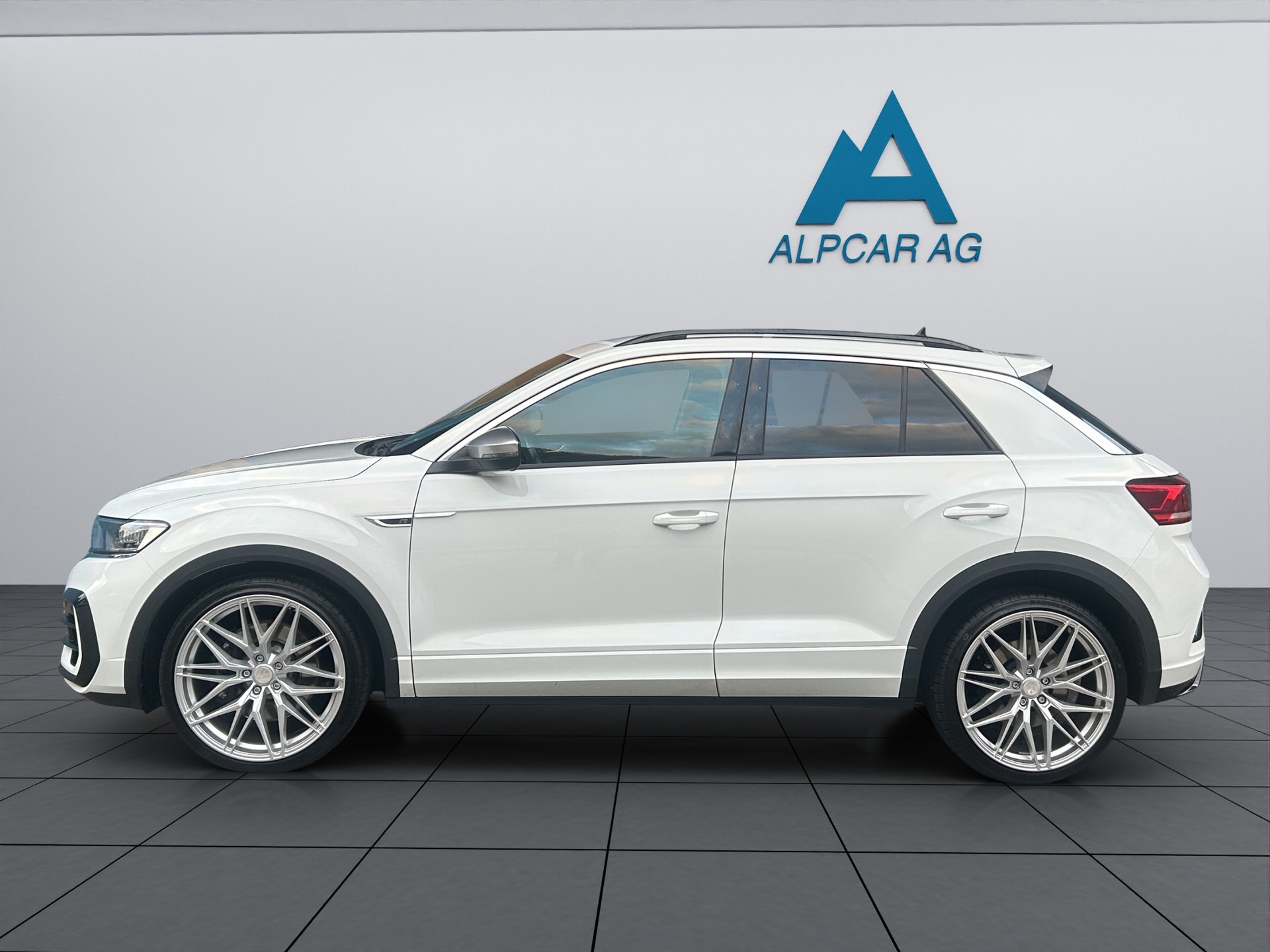VW T-Roc 2.0 TSI R DSG 4Motion-image-3