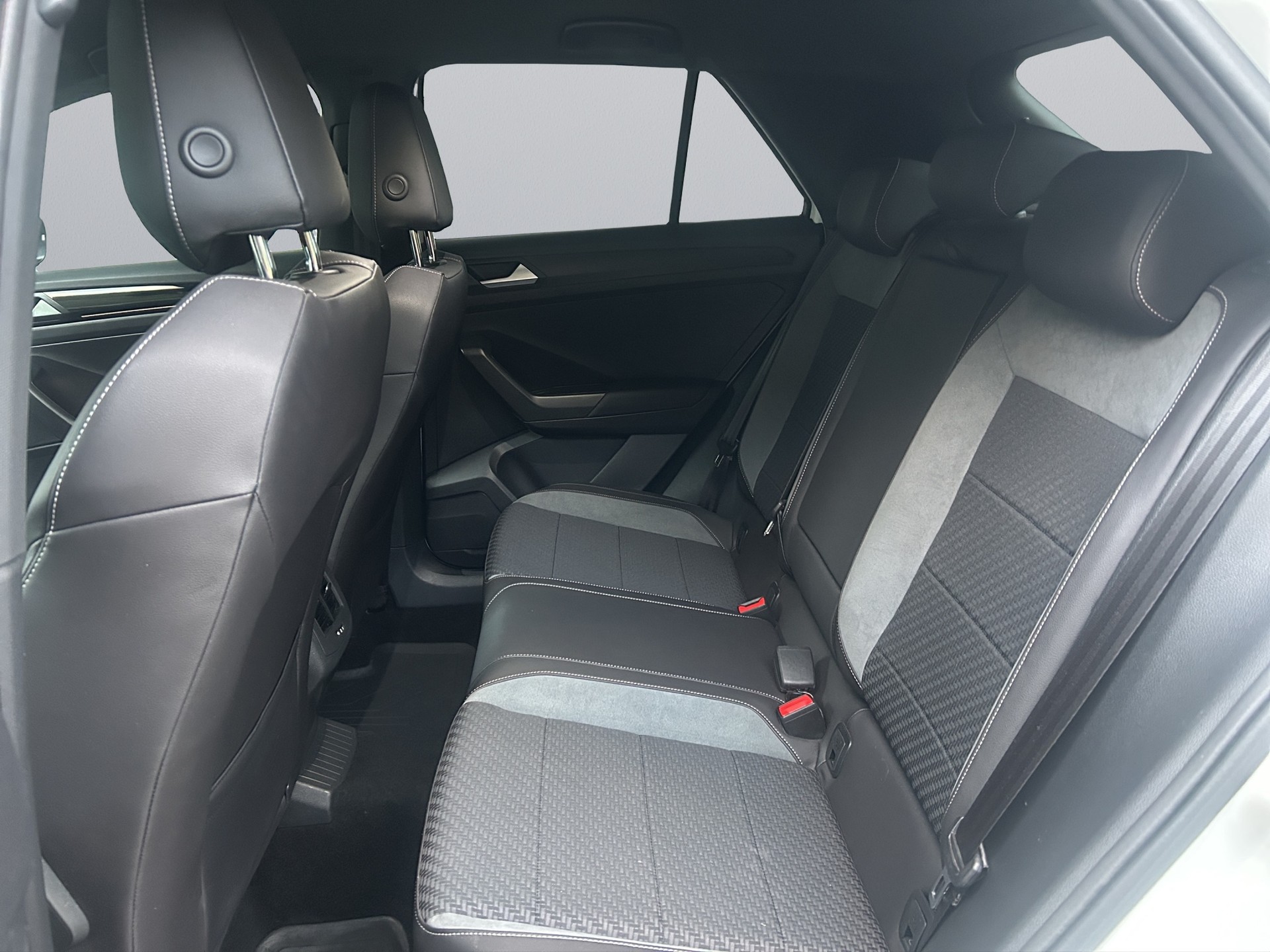 VW T-Roc 2.0 TSI R DSG 4Motion-image-11