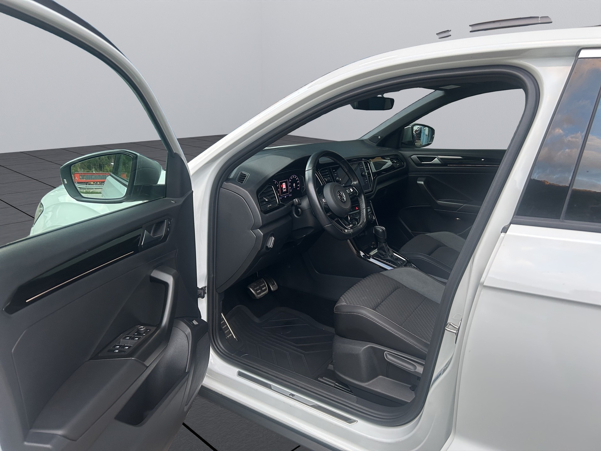 VW T-Roc 2.0 TSI R DSG 4Motion-image-9