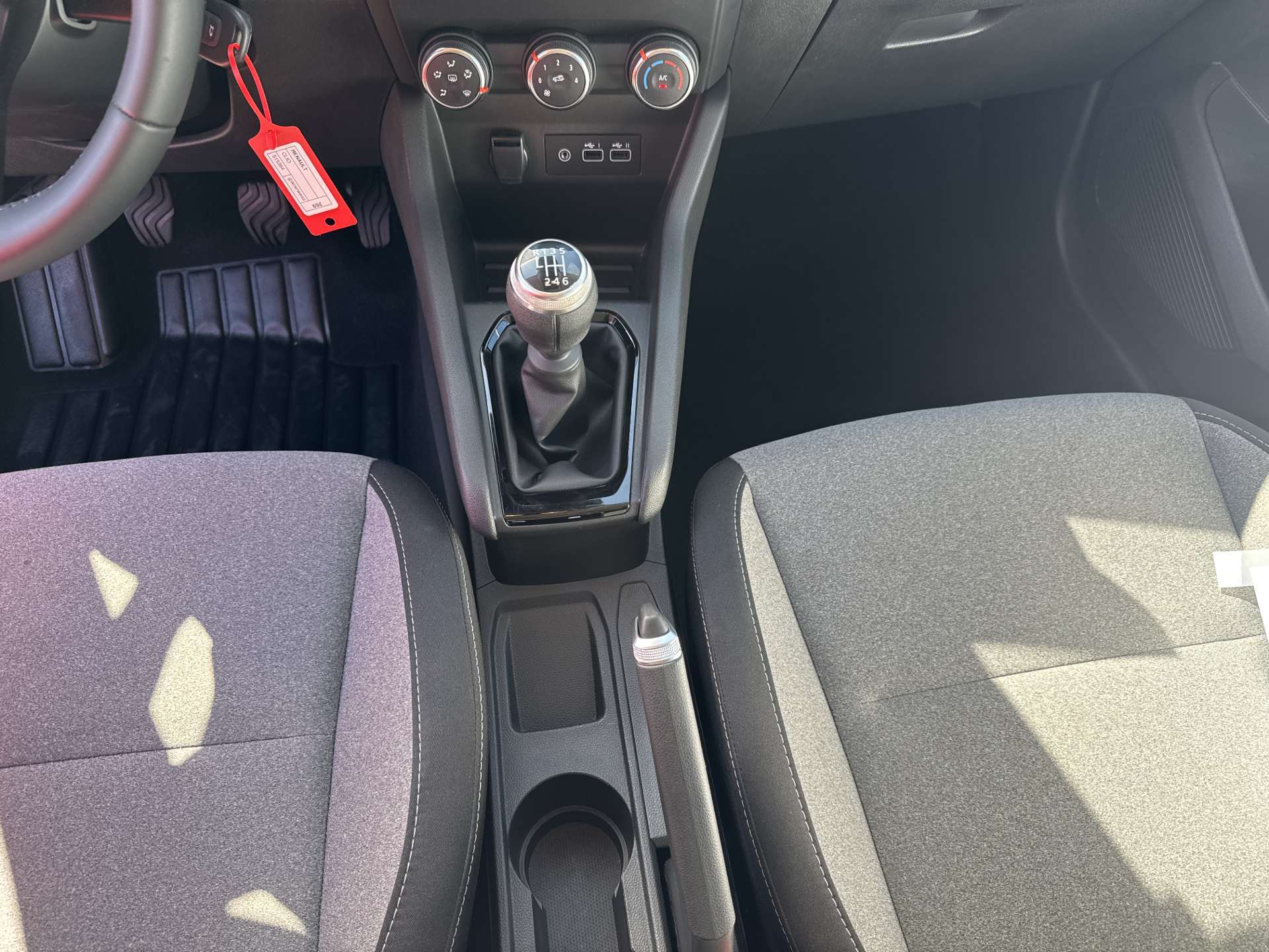 RENAULT Clio 1.5 DCi Evolution 100PS-image-11