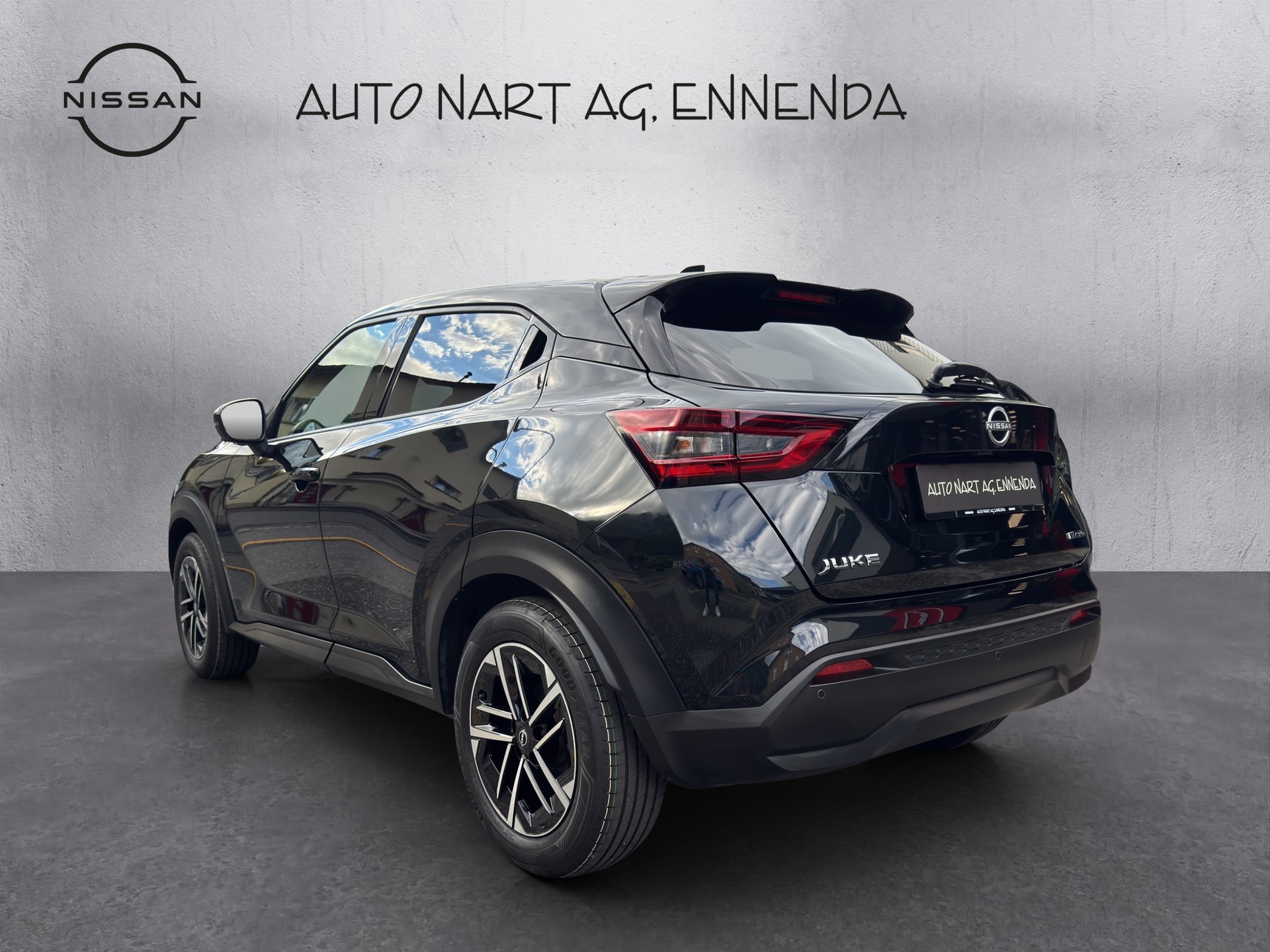 NISSAN Juke 1.6 FHEV N-Connecta-image-2