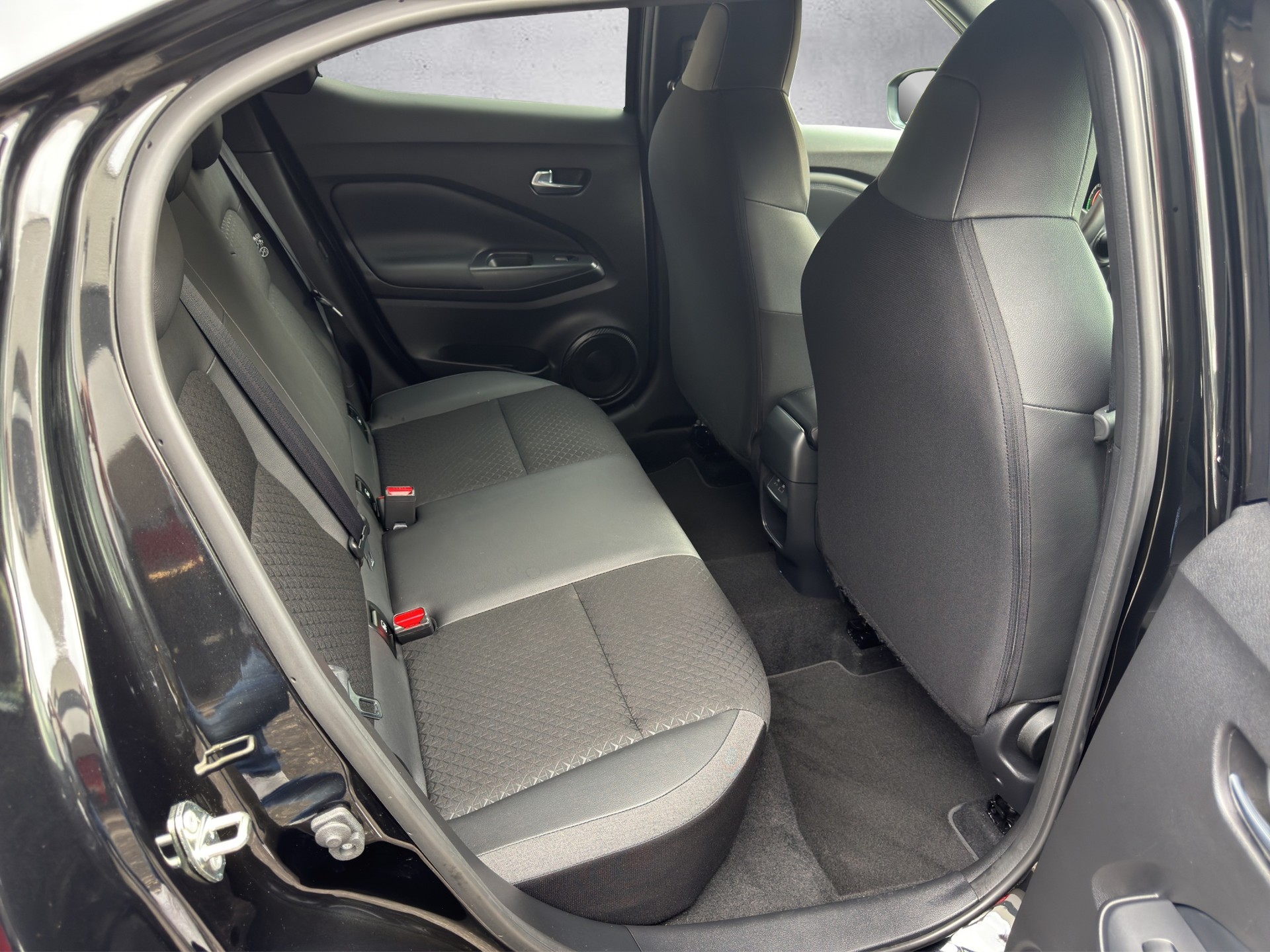 NISSAN Juke 1.6 FHEV N-Connecta-image-13