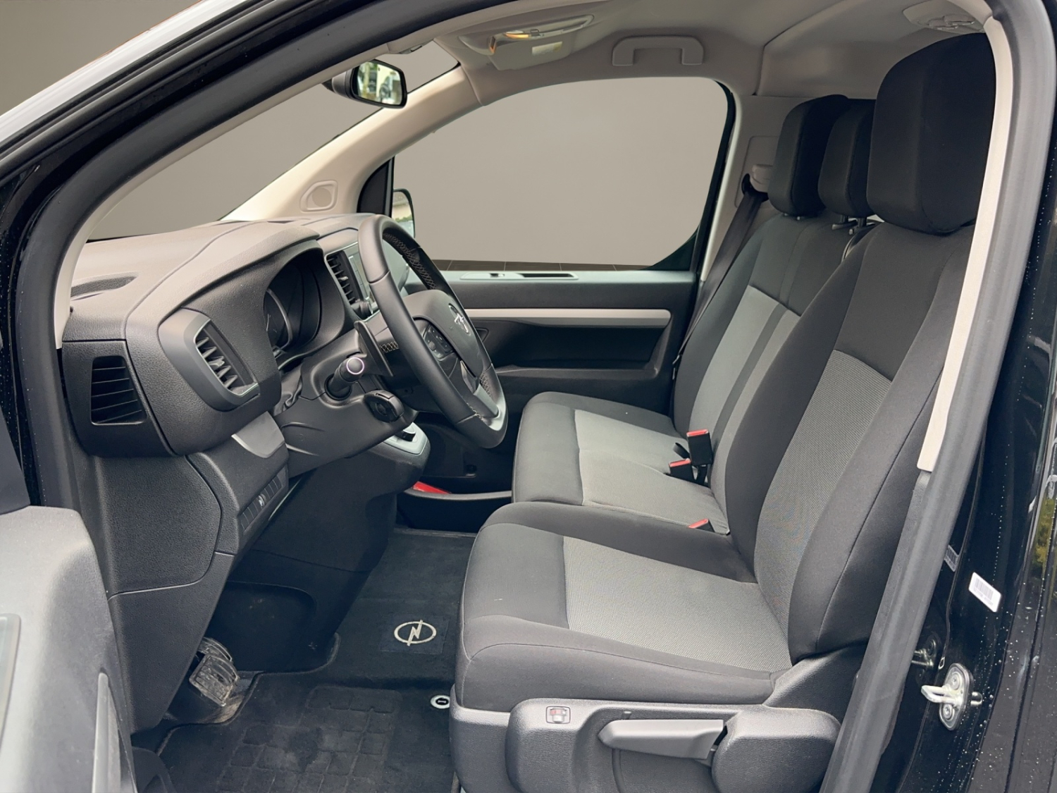 OPEL Zafira Life L 2.0 CDTI 144 Business Edition S/S-image-8