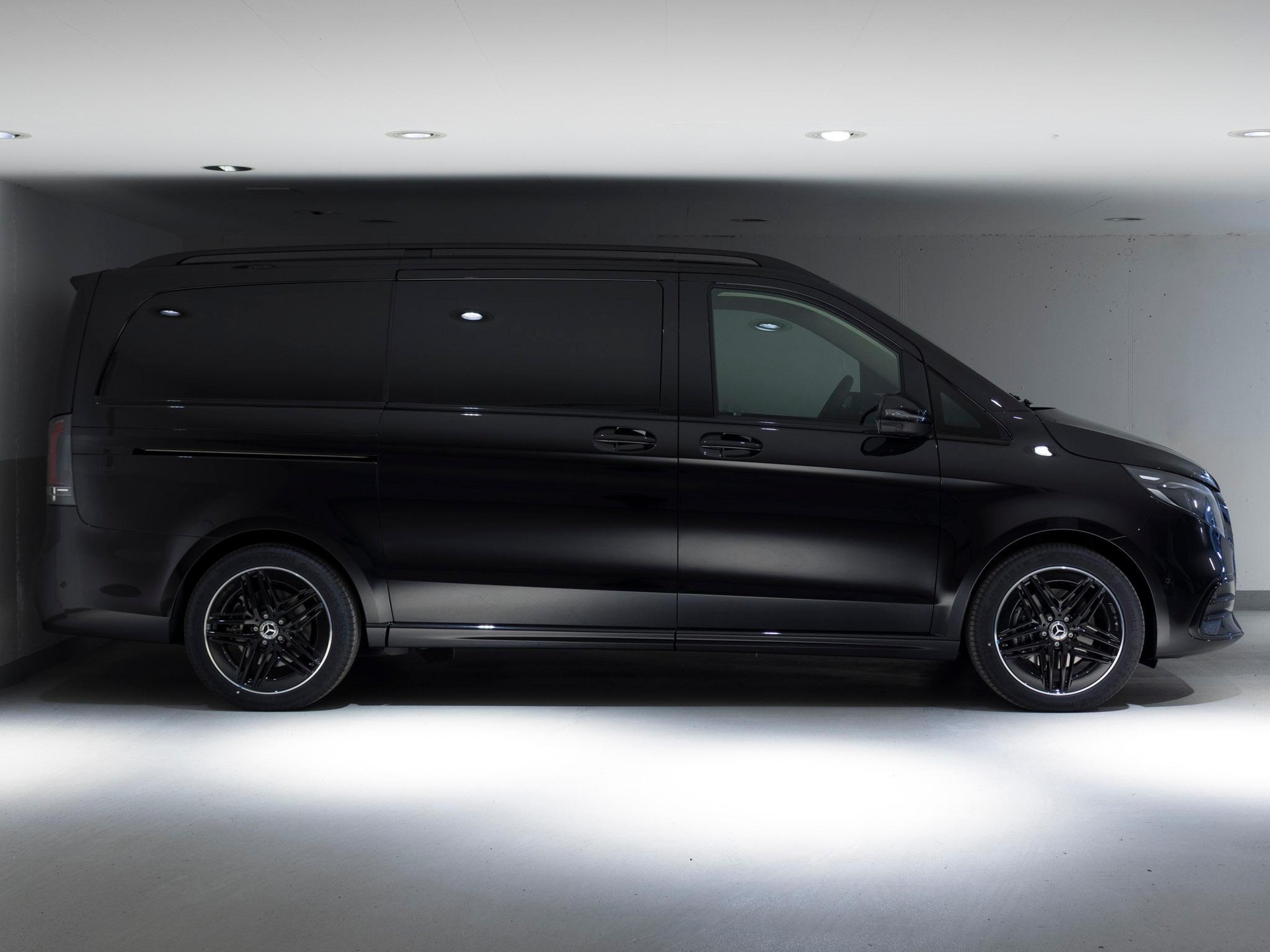MERCEDES-BENZ V 300 d 4MATIC AVANTGARDE L-image-1