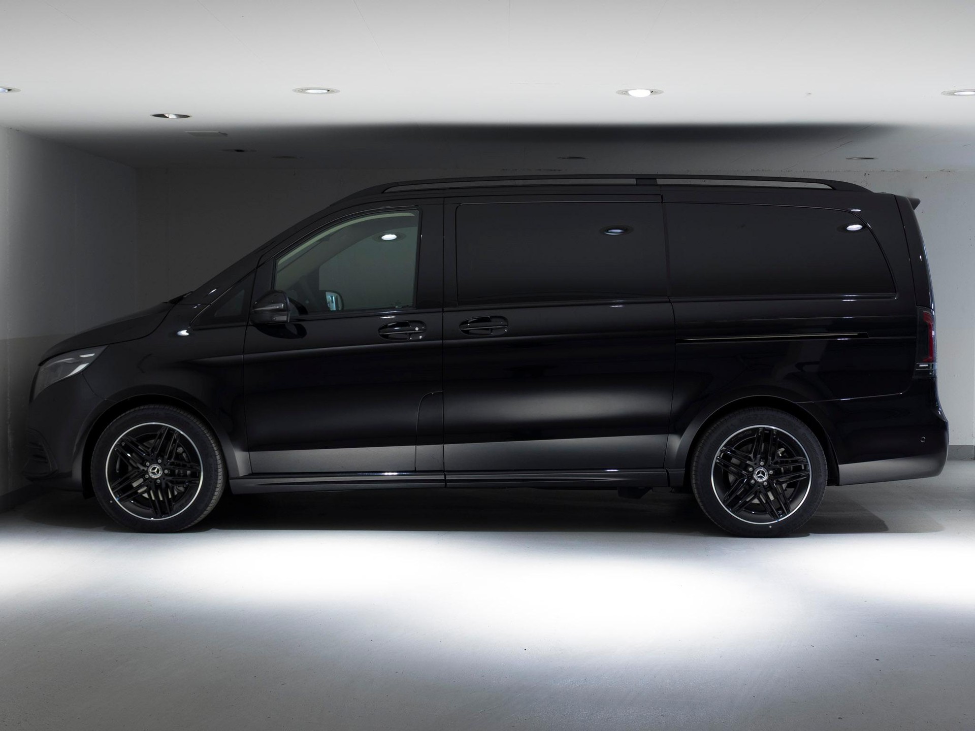 MERCEDES-BENZ V 300 d 4MATIC AVANTGARDE L-image-4
