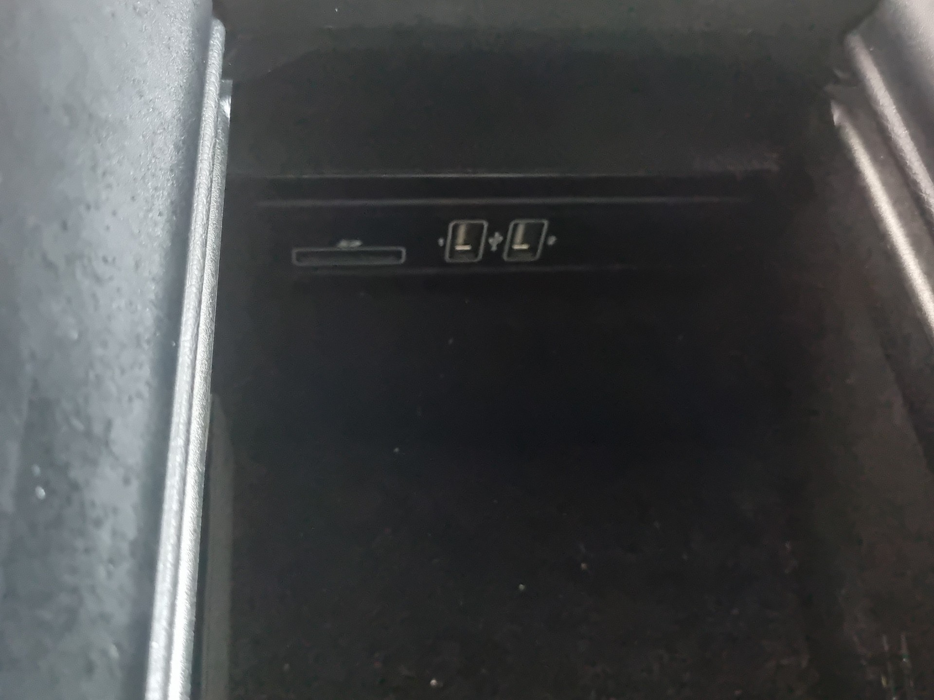 MERCEDES-BENZ C 200 4Matic-image-15