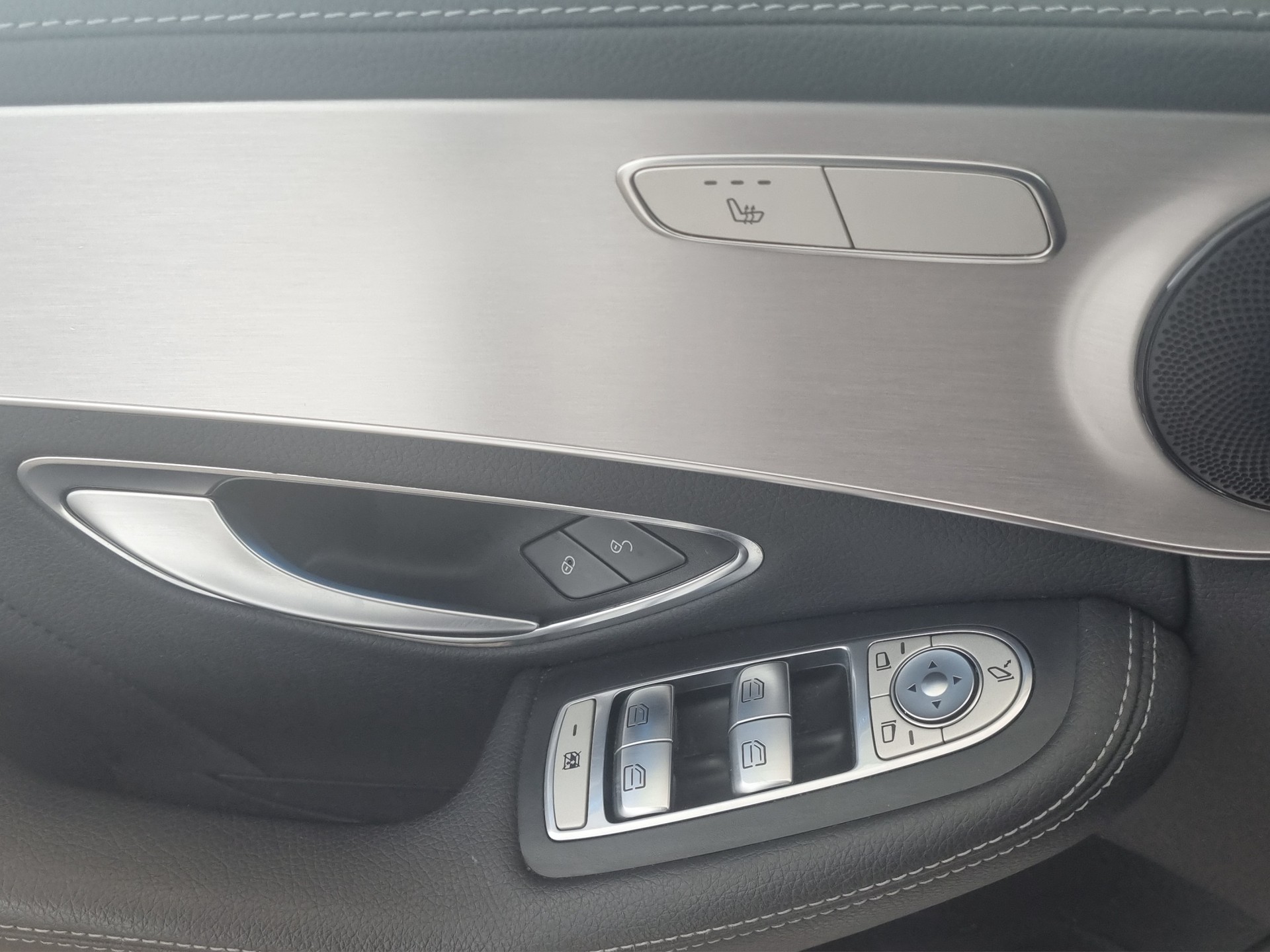 MERCEDES-BENZ C 200 4Matic-image-11