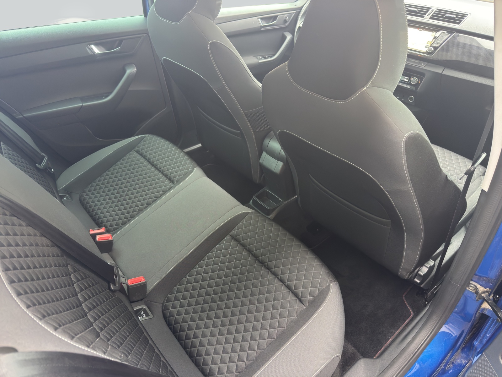 SKODA Fabia 1.0 TSI Monte Carlo DSG-image-9
