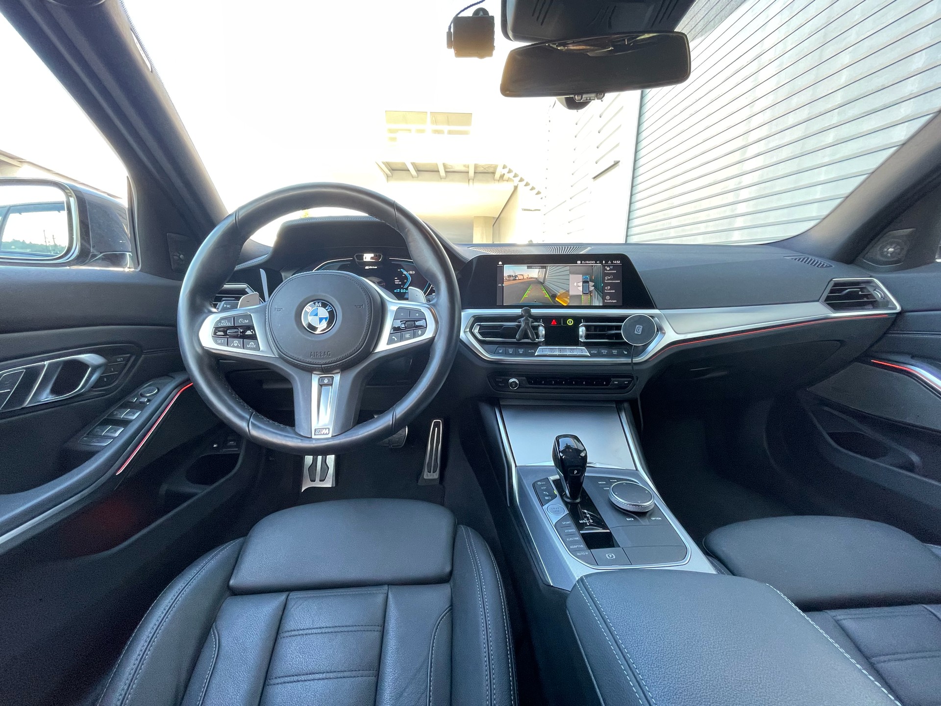 BMW 330e xDrive-image-2