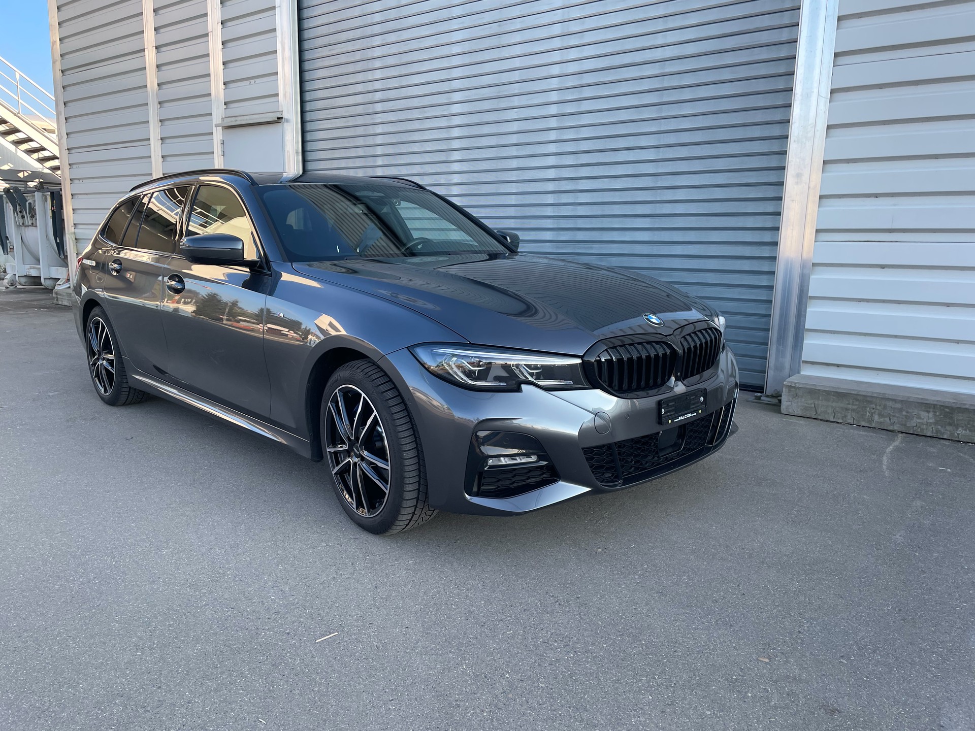 BMW 330e xDrive-image-3
