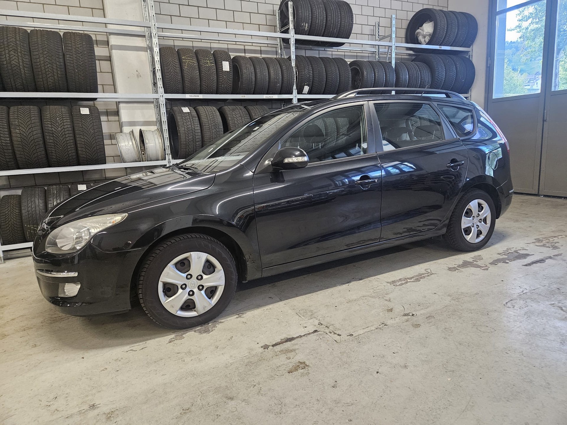 HYUNDAI i30-image-0