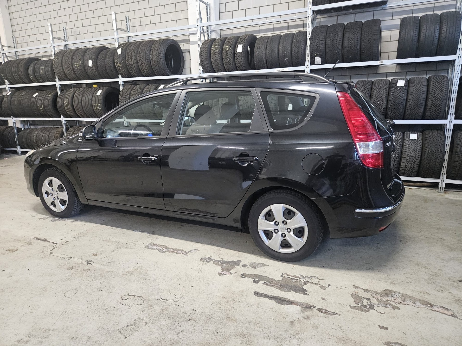 HYUNDAI i30-image-2