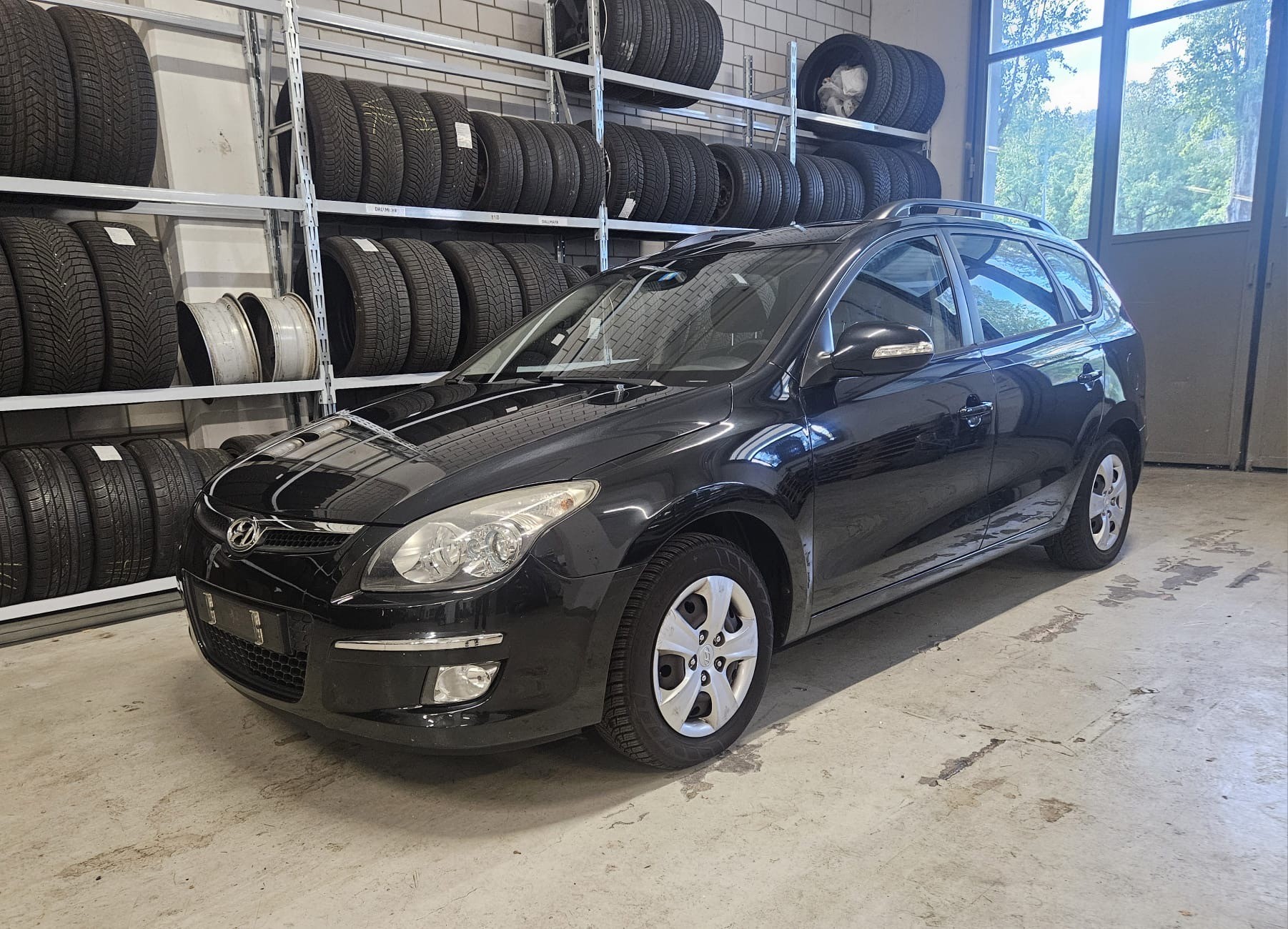 HYUNDAI i30-image-1