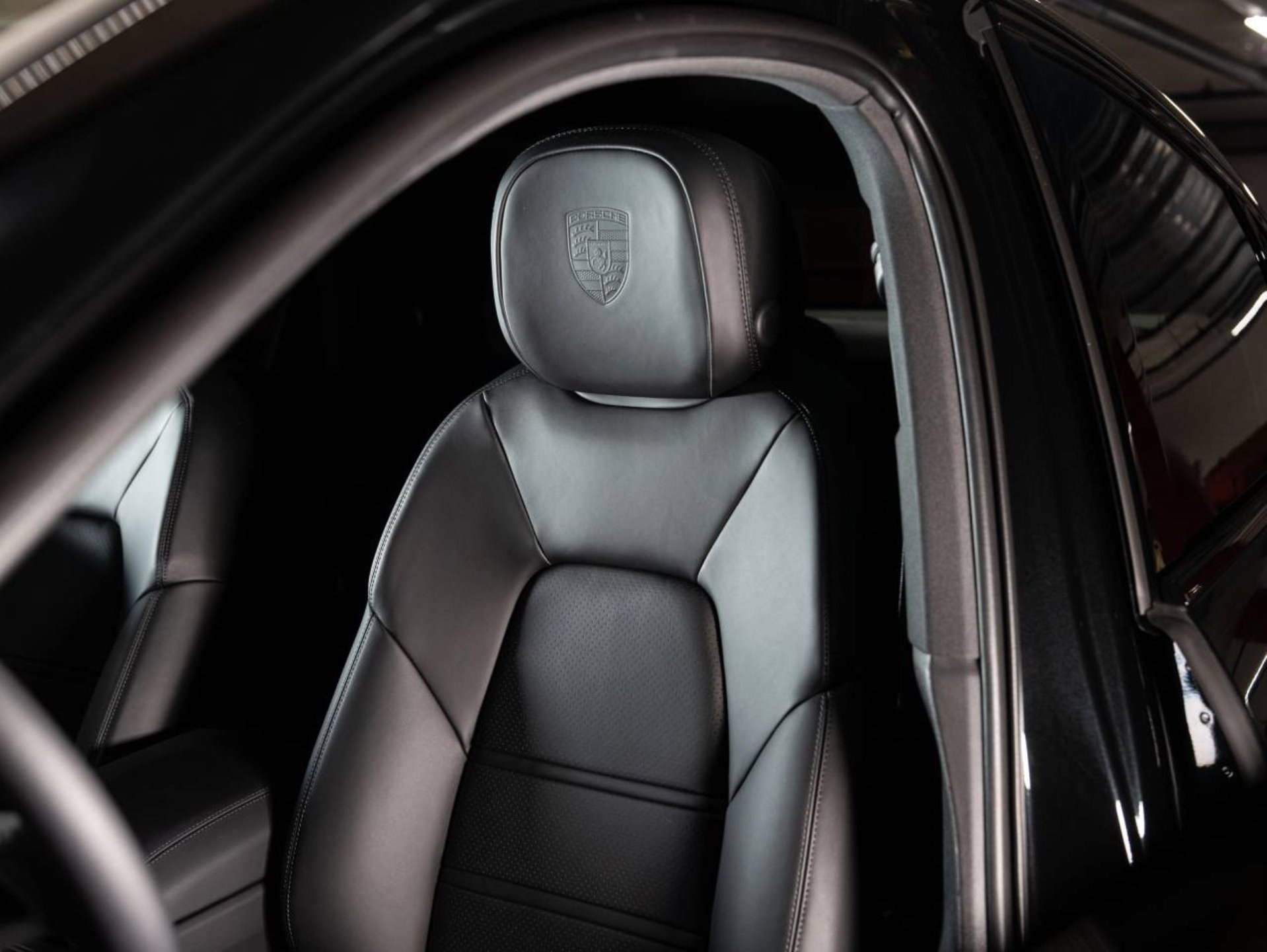 PORSCHE Cayenne Coupé Black Edition-image-14