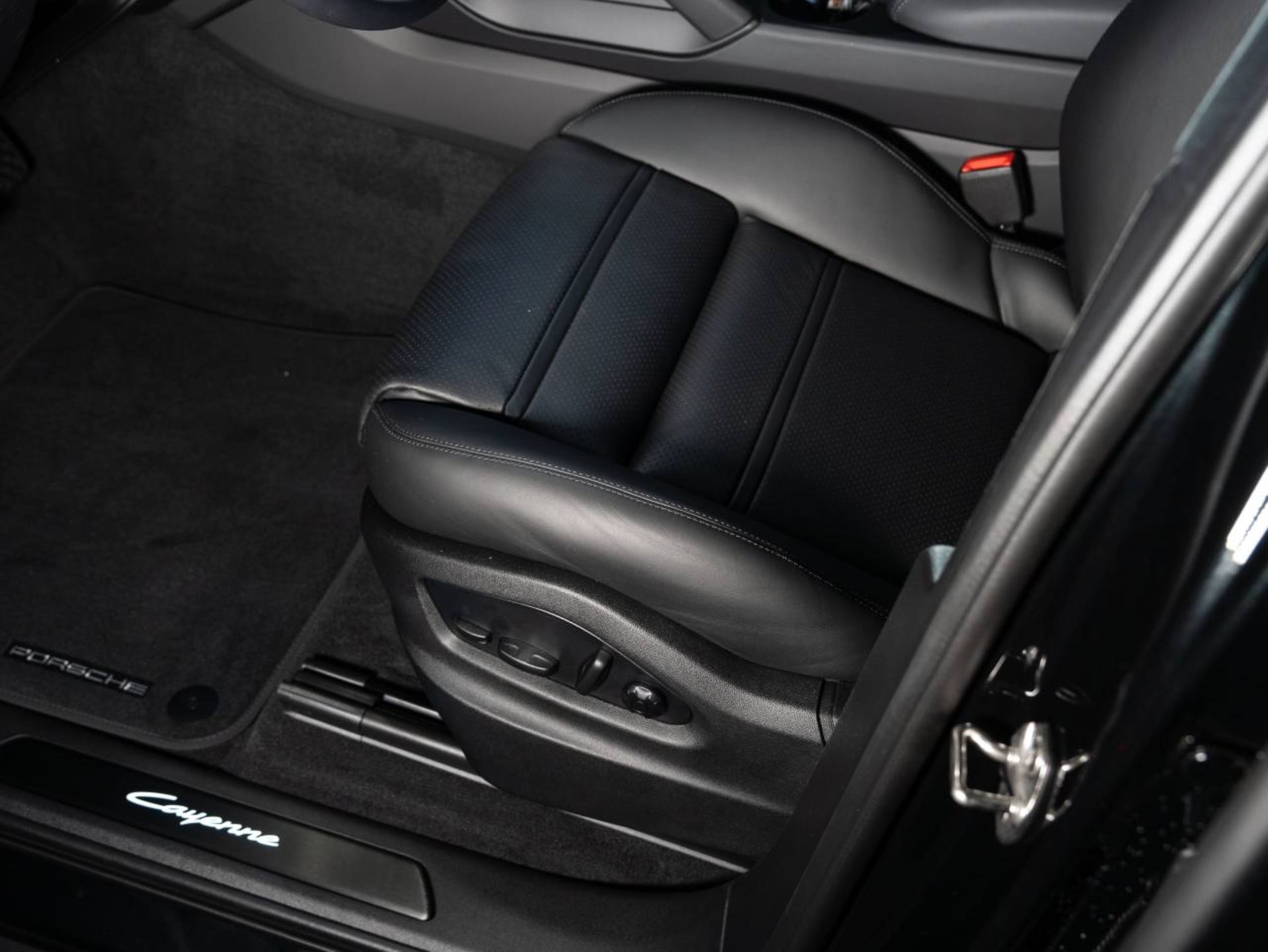 PORSCHE Cayenne Coupé Black Edition-image-15