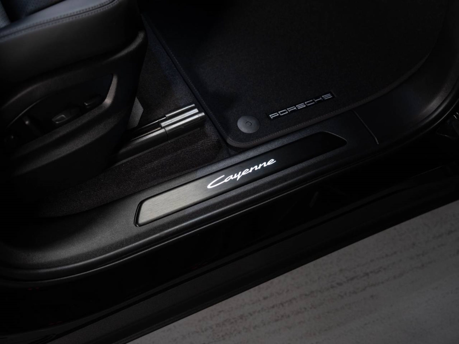 PORSCHE Cayenne Coupé Black Edition-image-19