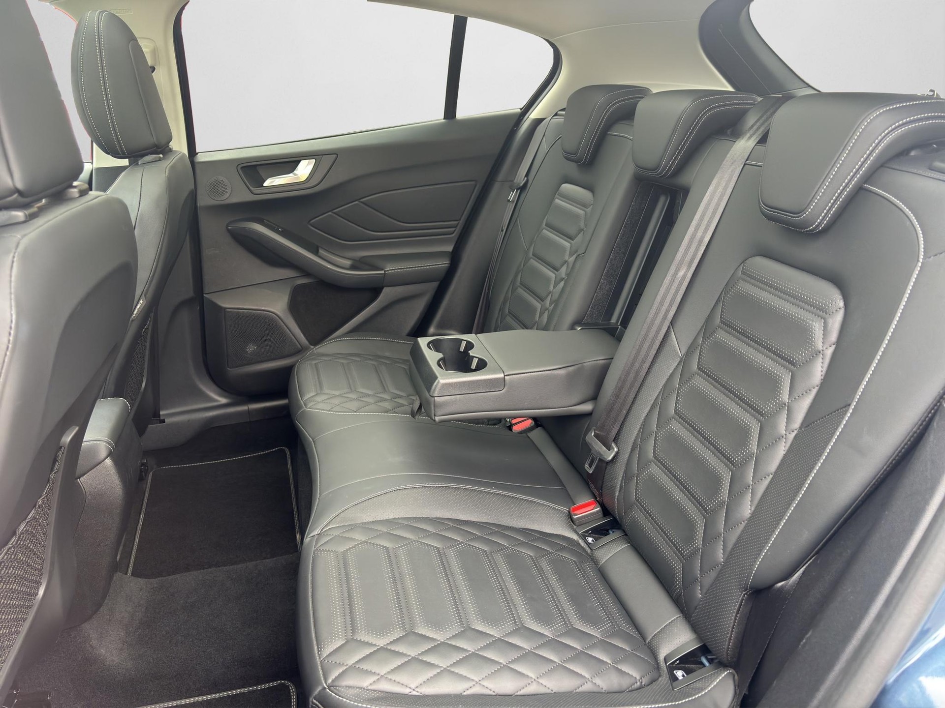 FORD Focus 1.0i EcoB Hybrid 155 Active X-image-12
