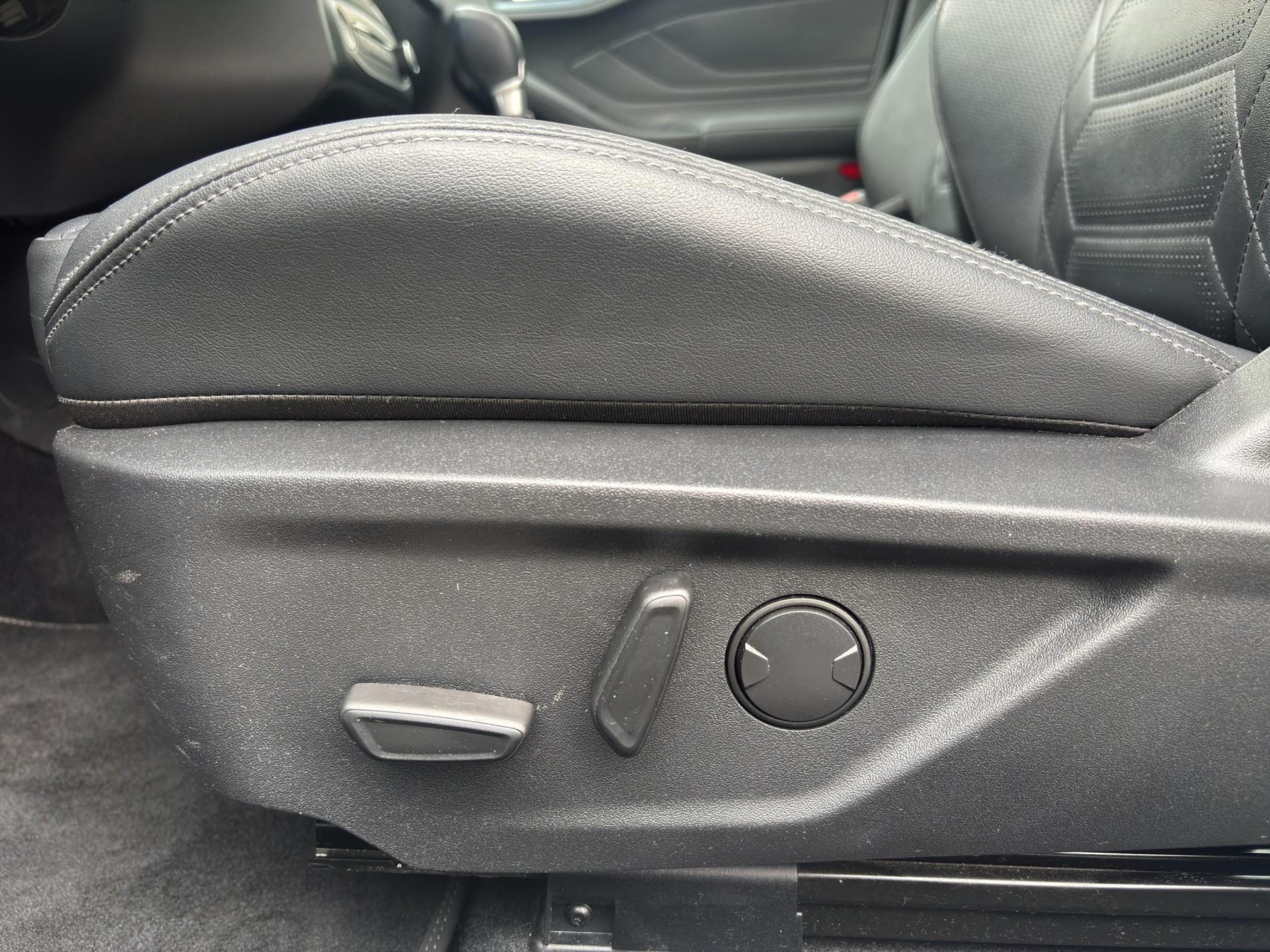 FORD Focus 1.0i EcoB Hybrid 155 Active X-image-11