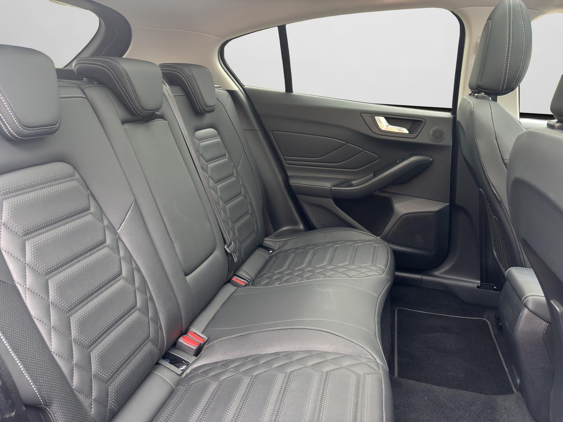 FORD Focus 1.0i EcoB Hybrid 155 Active X-image-13