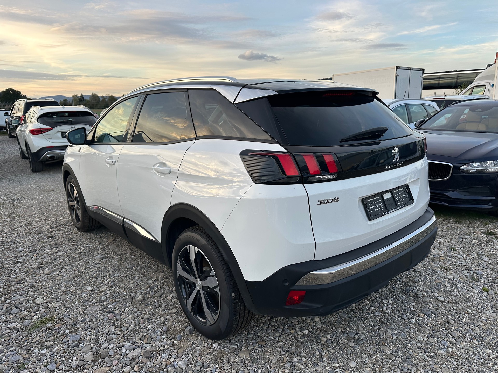 PEUGEOT 3008 1.2 PureTech Crossway EAT-image-5