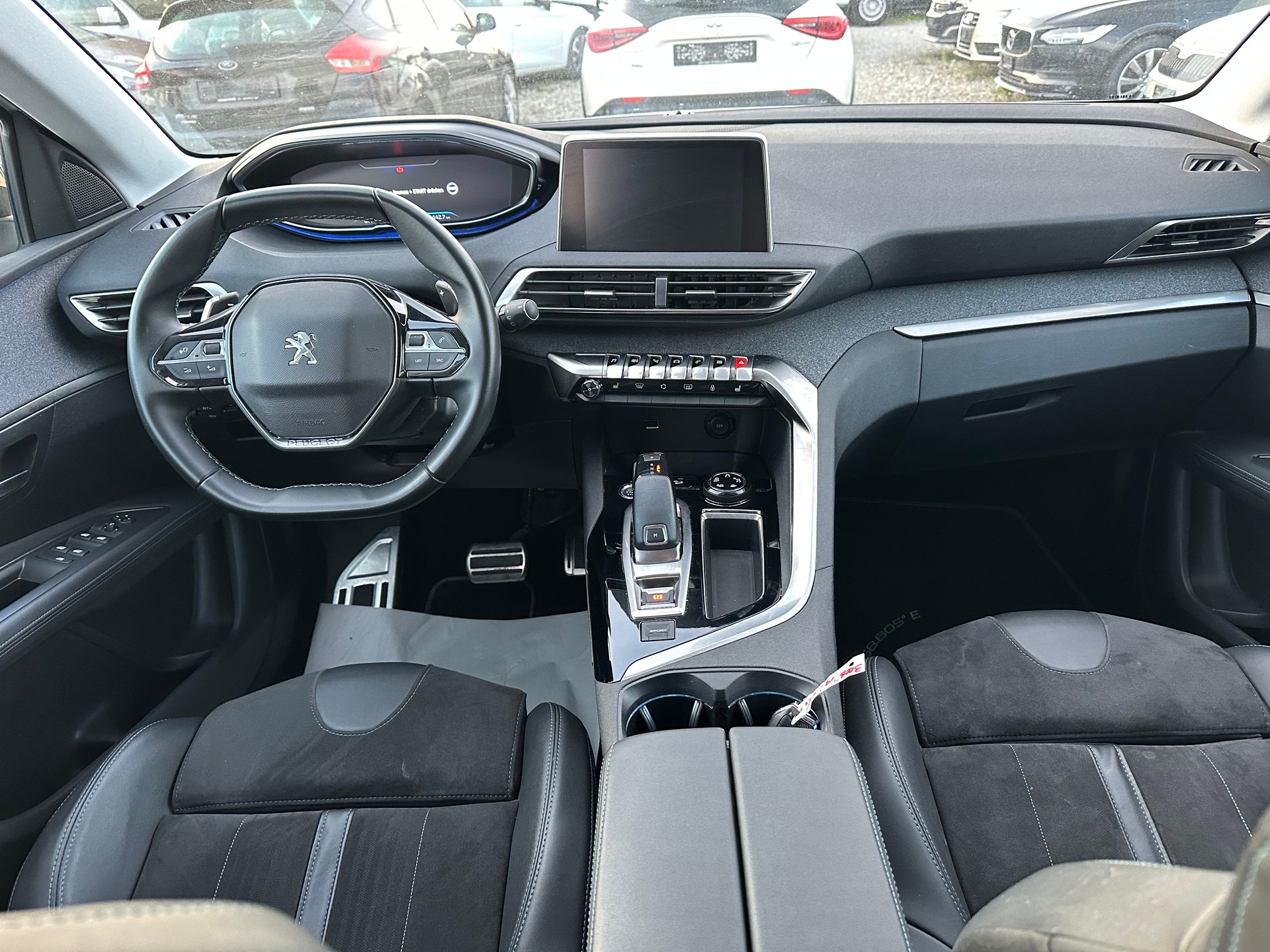 PEUGEOT 3008 1.2 PureTech Crossway EAT-image-9