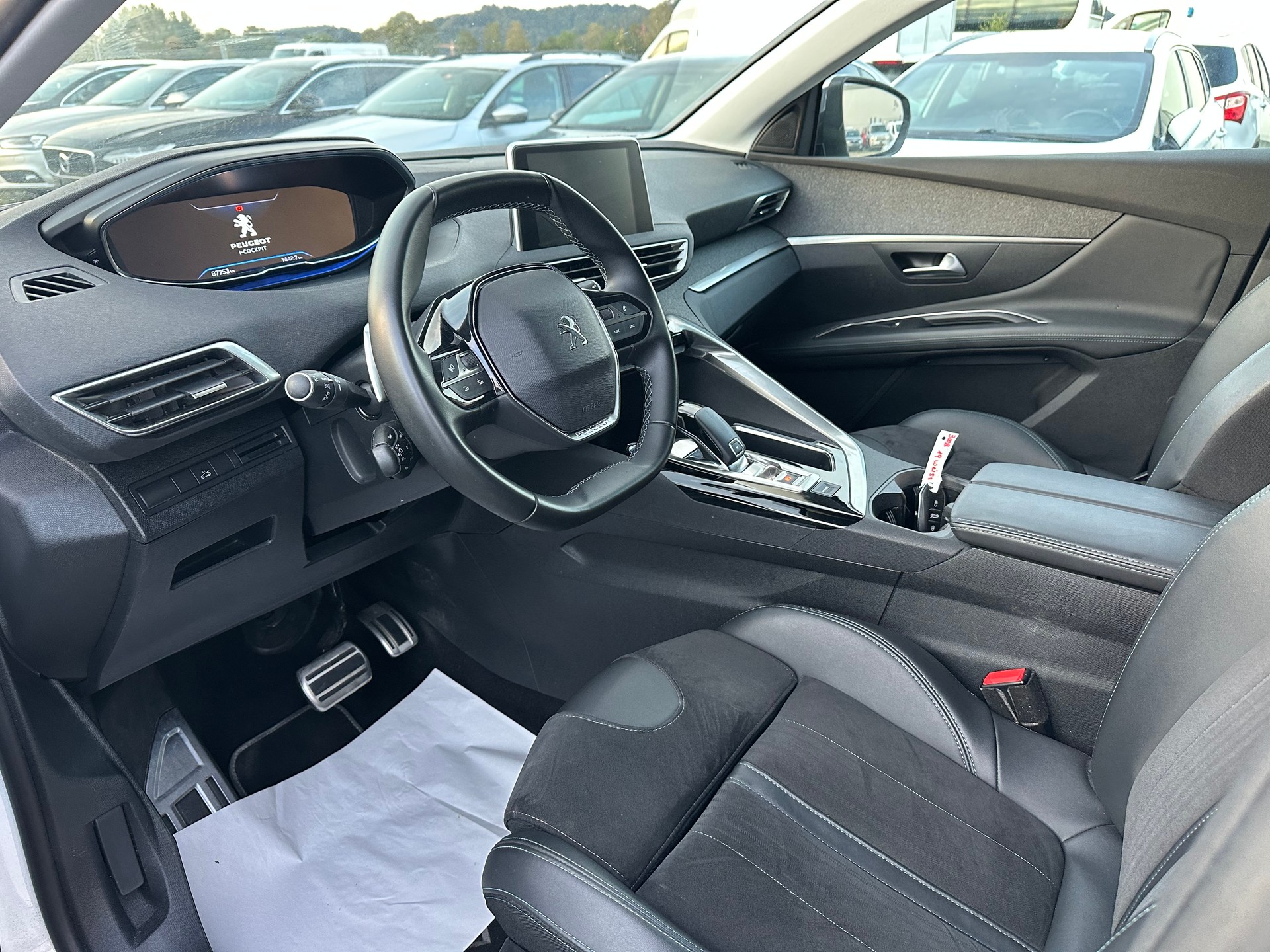 PEUGEOT 3008 1.2 PureTech Crossway EAT-image-10
