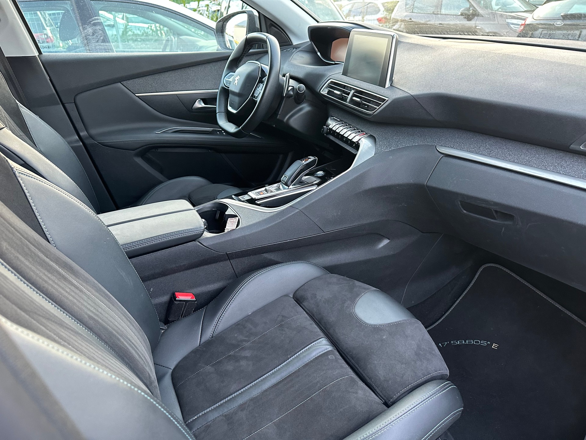 PEUGEOT 3008 1.2 PureTech Crossway EAT-image-15