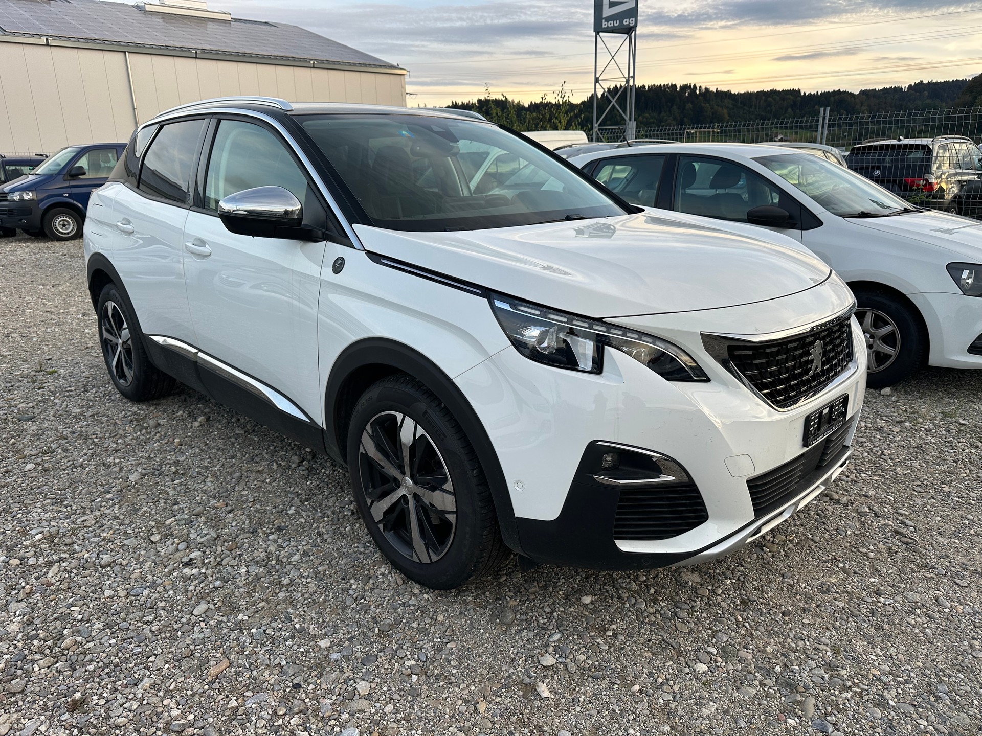 PEUGEOT 3008 1.2 PureTech Crossway EAT-image-2