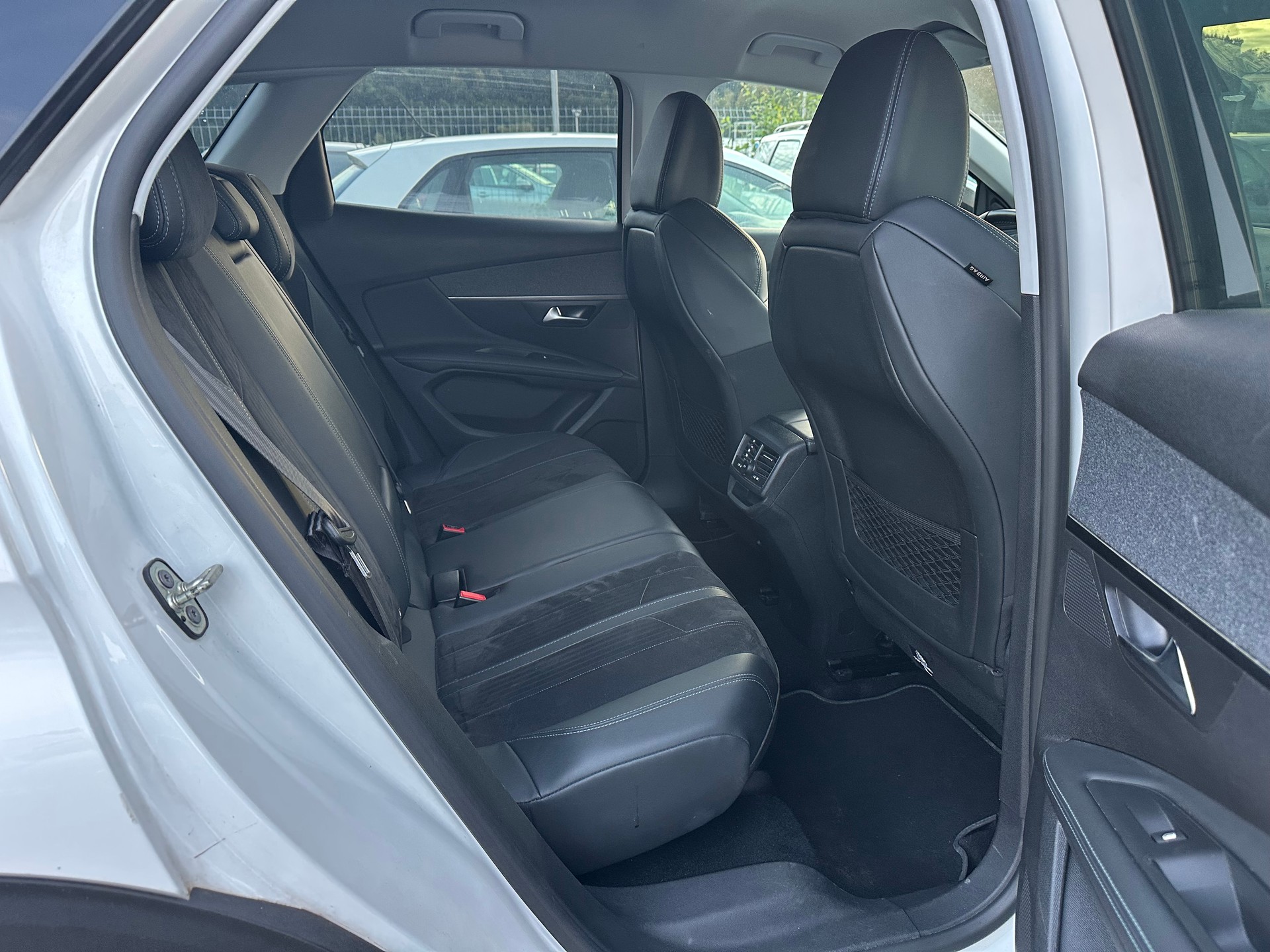 PEUGEOT 3008 1.2 PureTech Crossway EAT-image-13