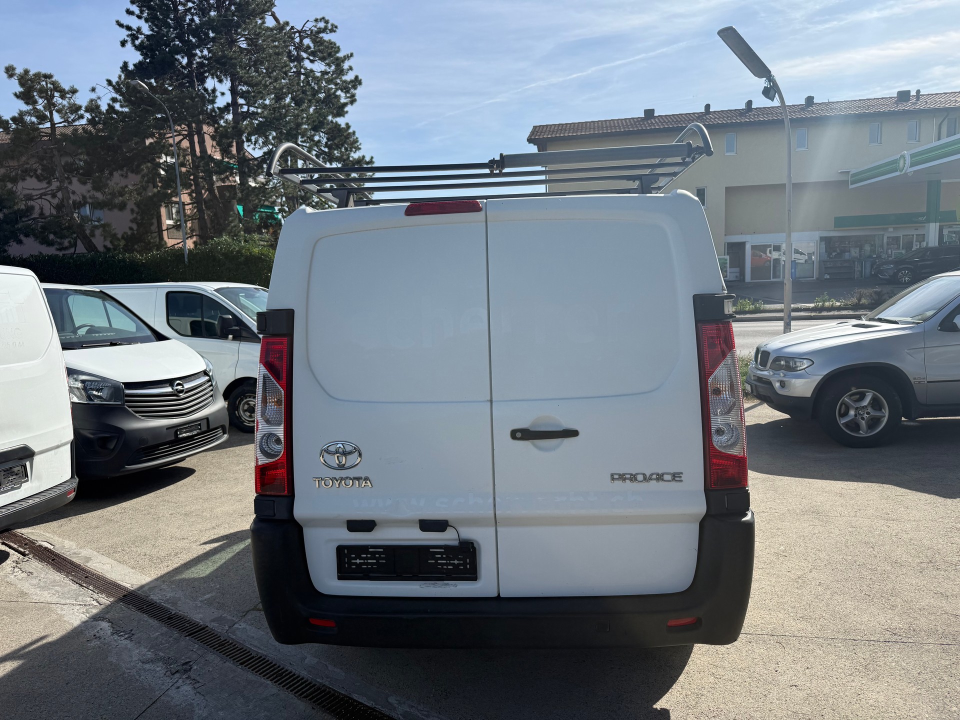 TOYOTA Proace 2.0D Glass Van Terra L2H1-image-6