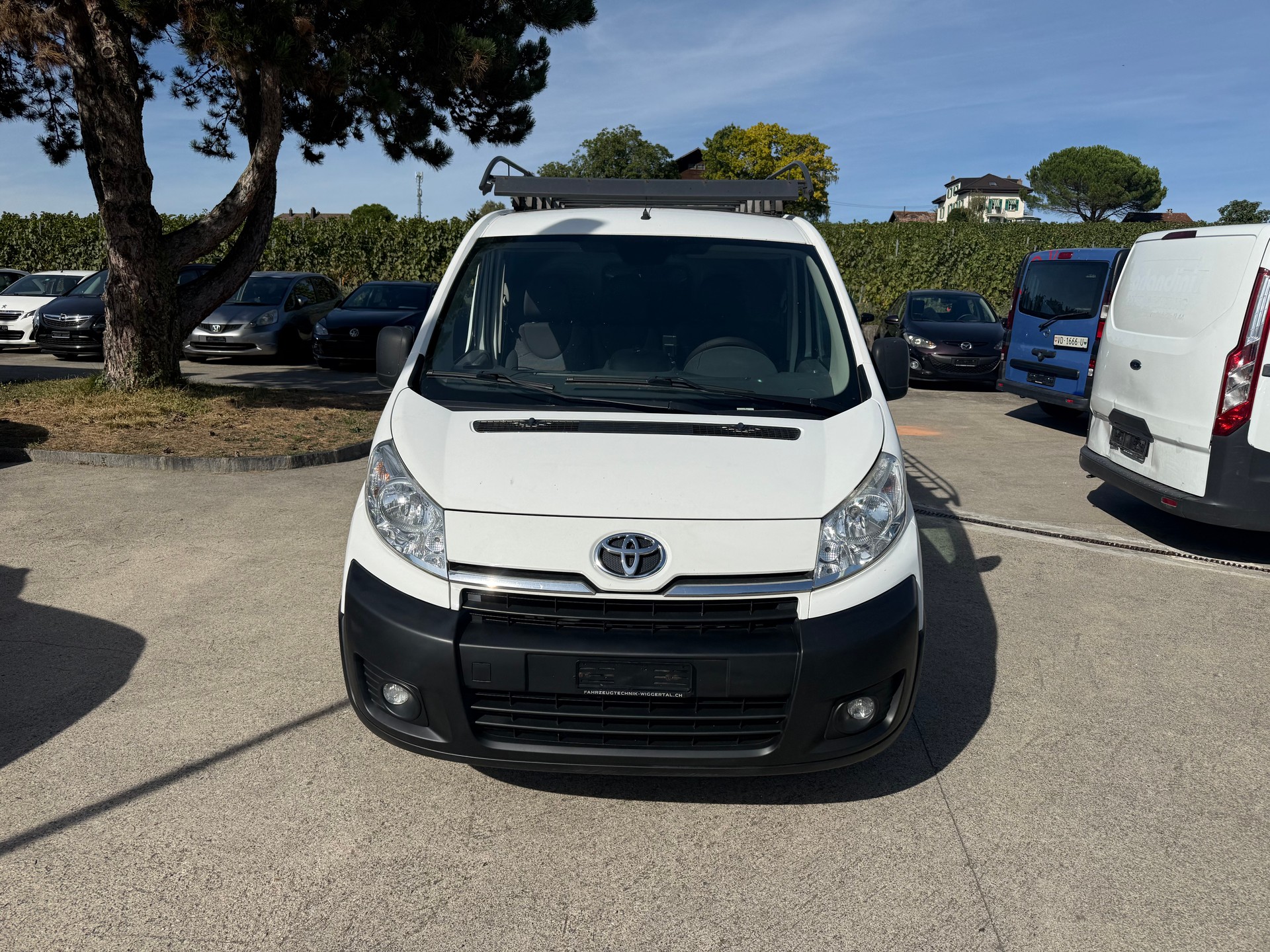 TOYOTA Proace 2.0D Glass Van Terra L2H1-image-1